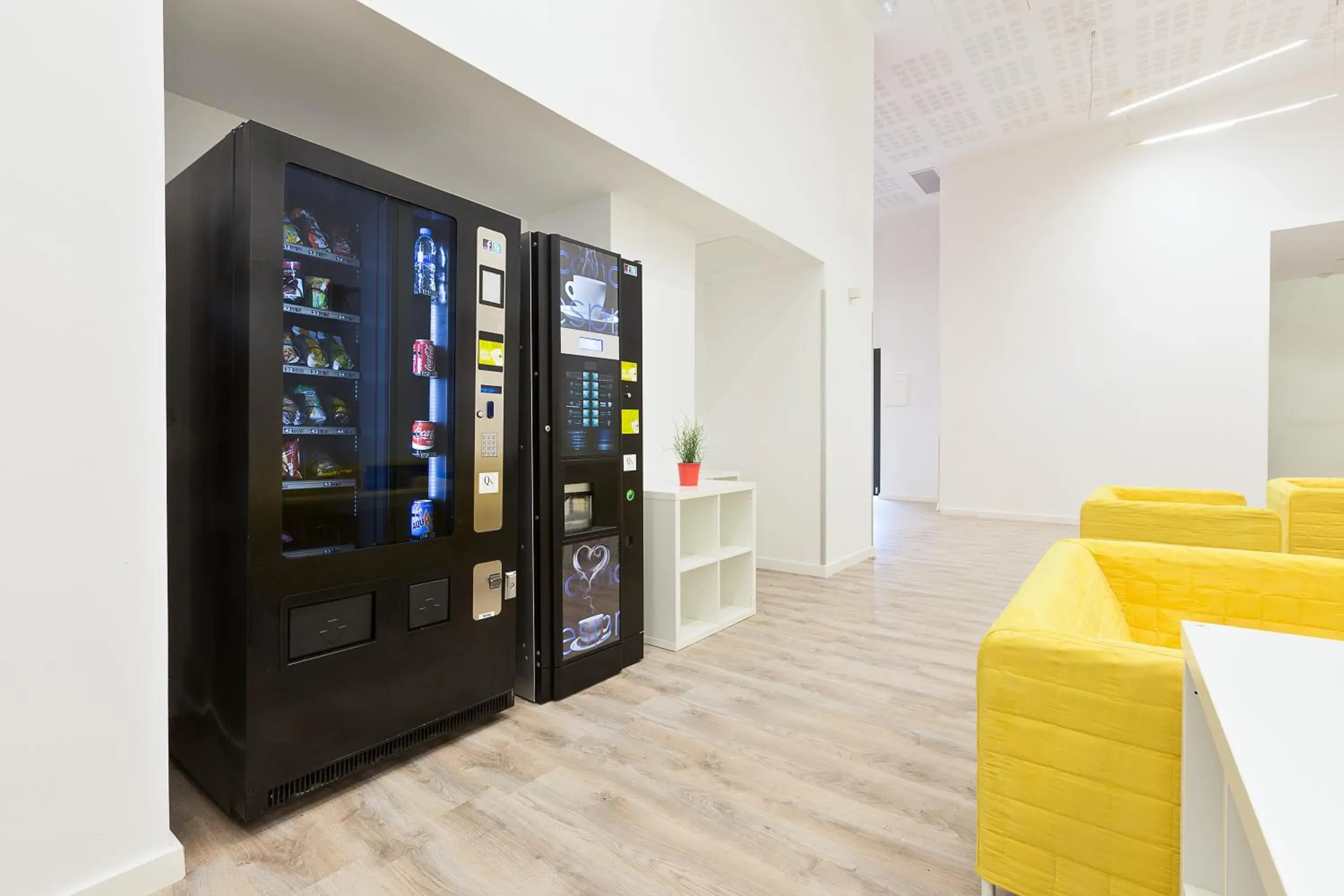 Communal lounge/ TV room in Ant Hostel Barcelona Communal lounge/ TV room in Ant Hostel Barcelona