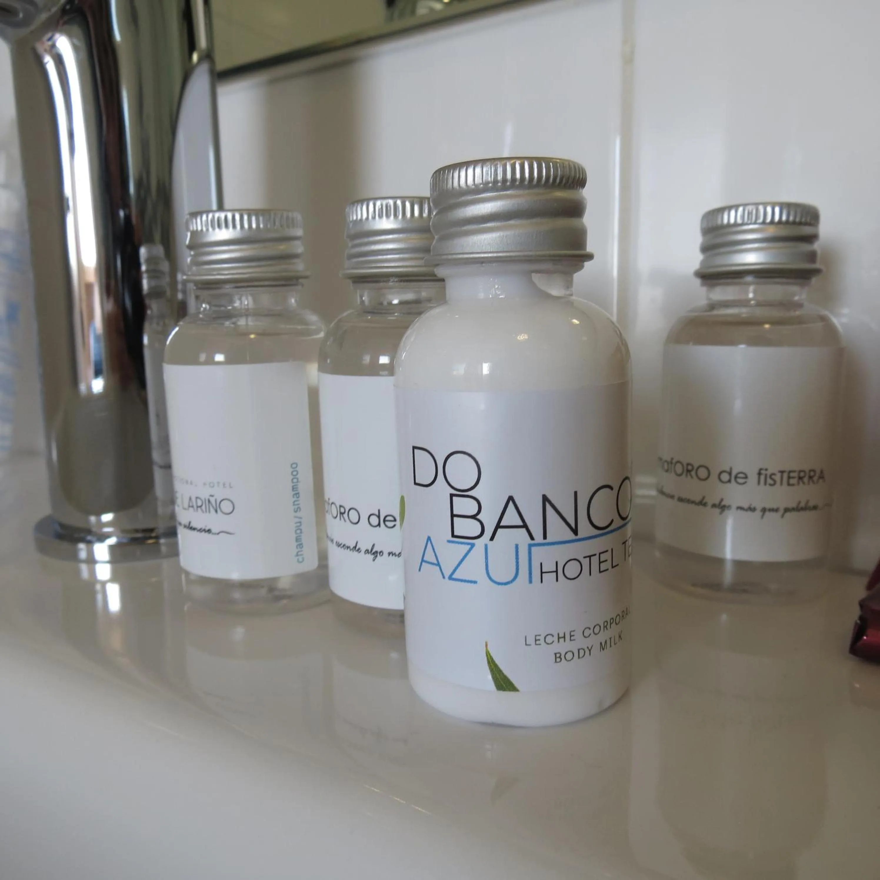 Property building in Hotel Tematico Do Banco Azul