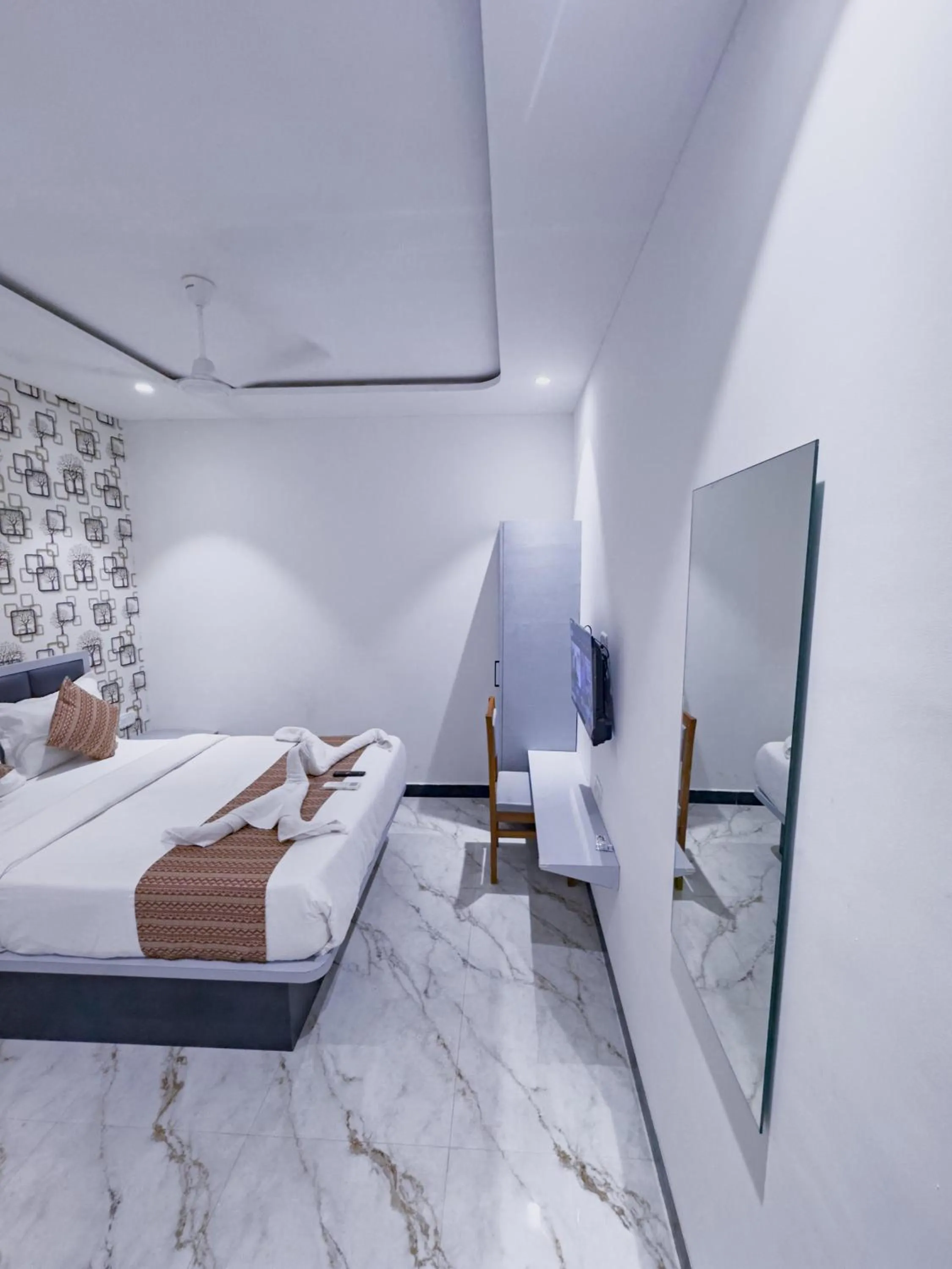 Bed in Hotel Flora Inn