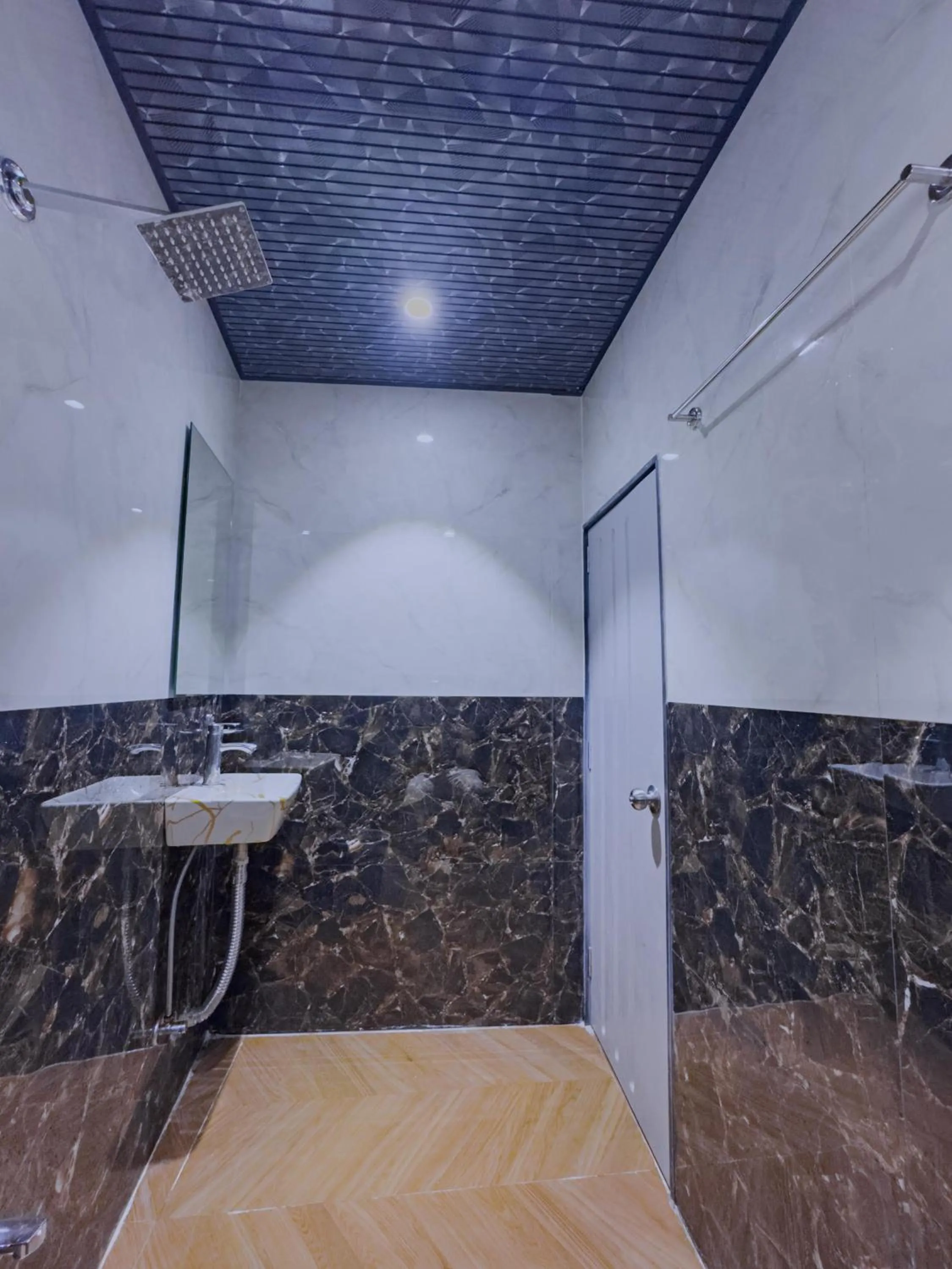 Bathroom in Hotel Flora Inn