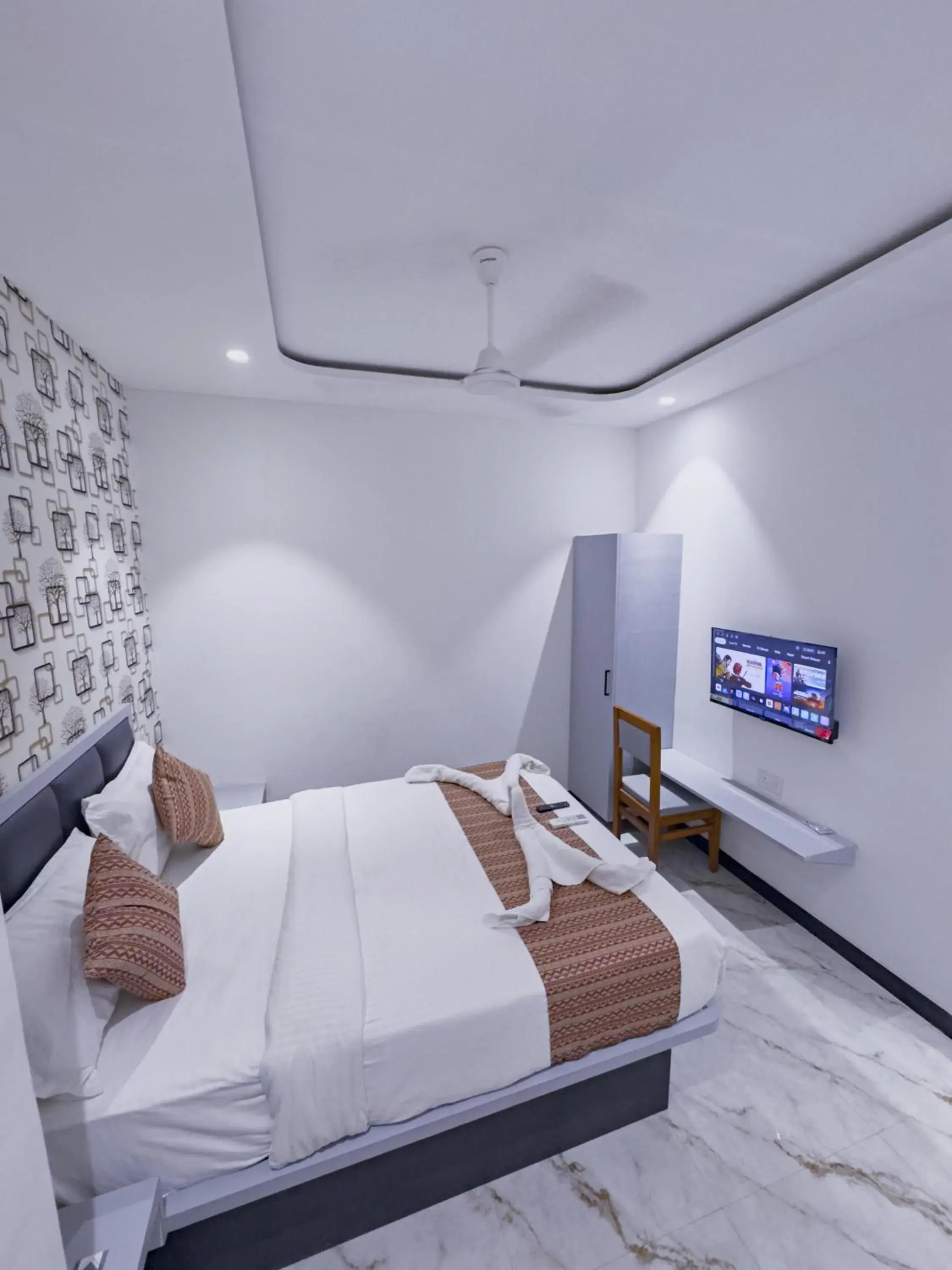 Bed in Hotel Flora Inn Bed in Hotel Flora Inn