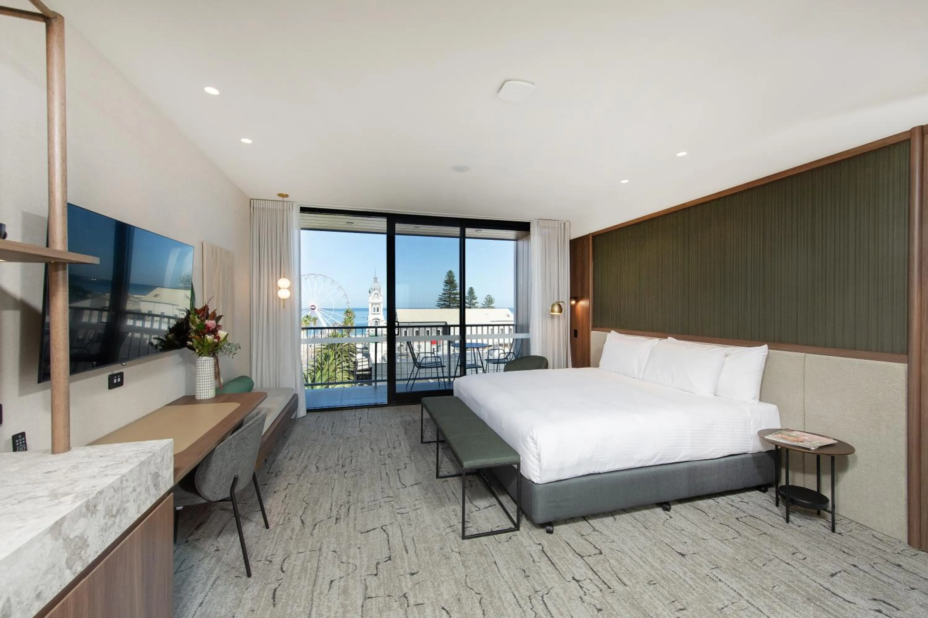 Bedroom, Bed in The George