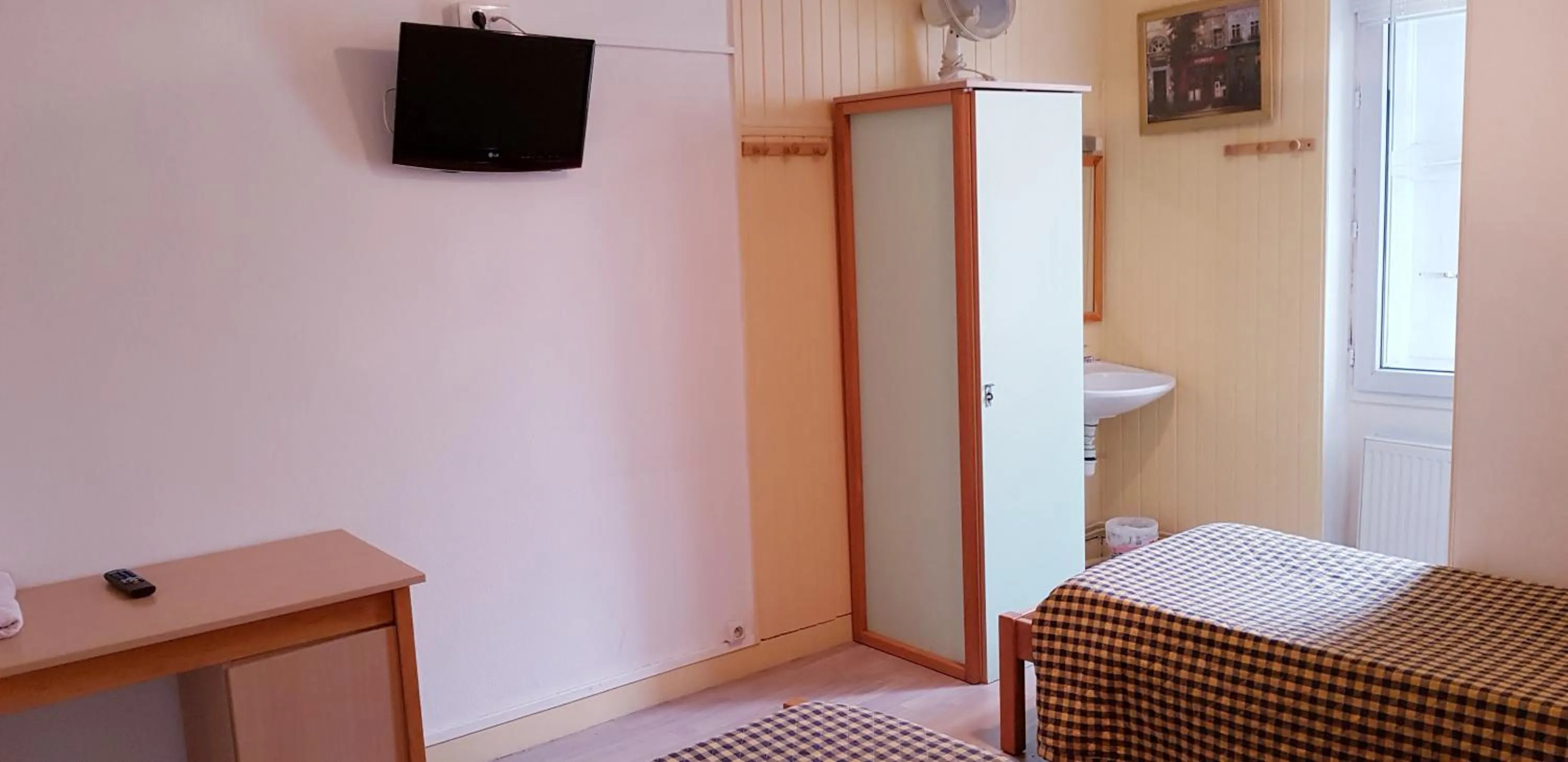 TV/Entertainment Center in Hotel Le Tram