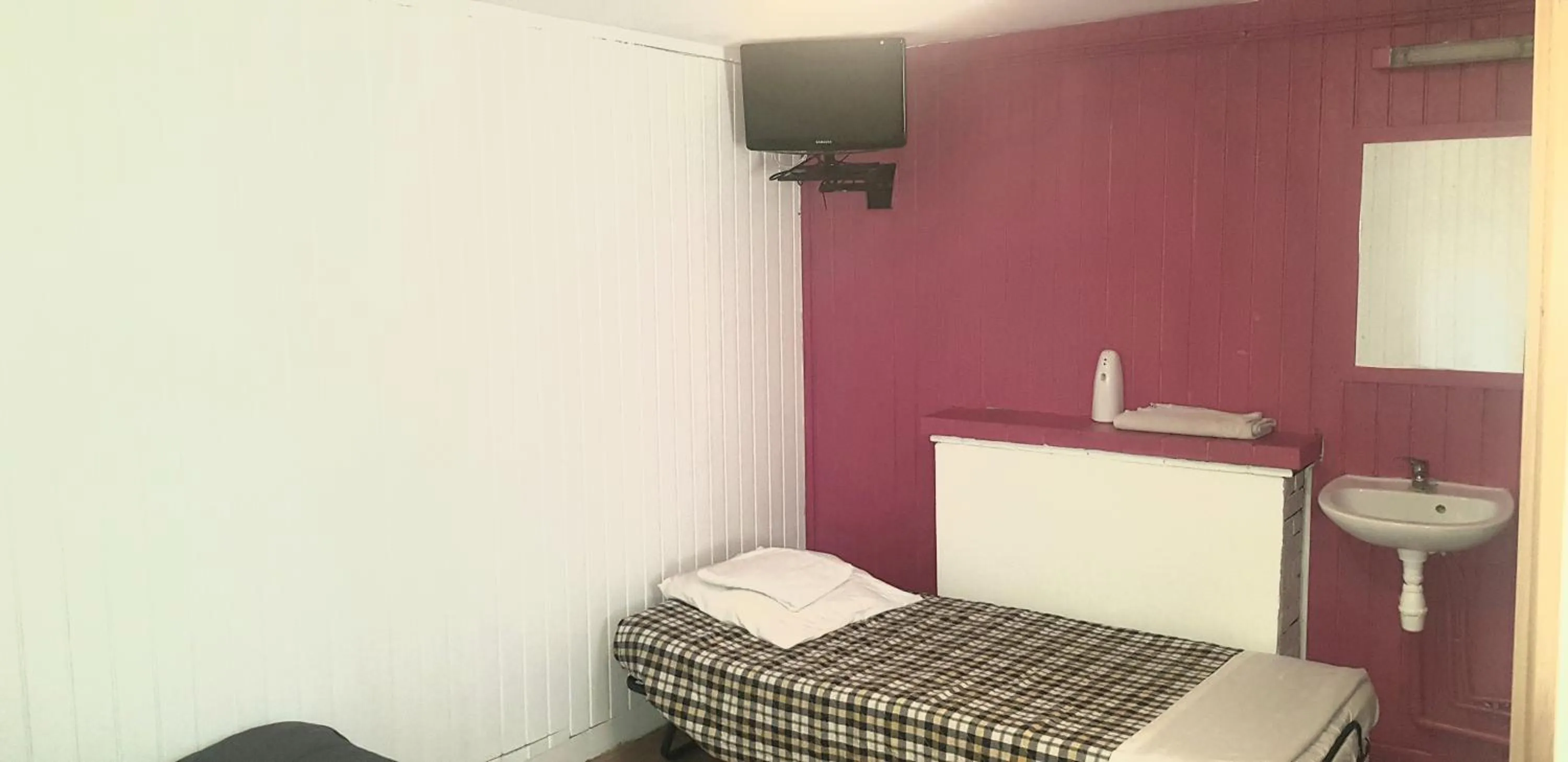 TV/Entertainment Center in Hotel Le Tram