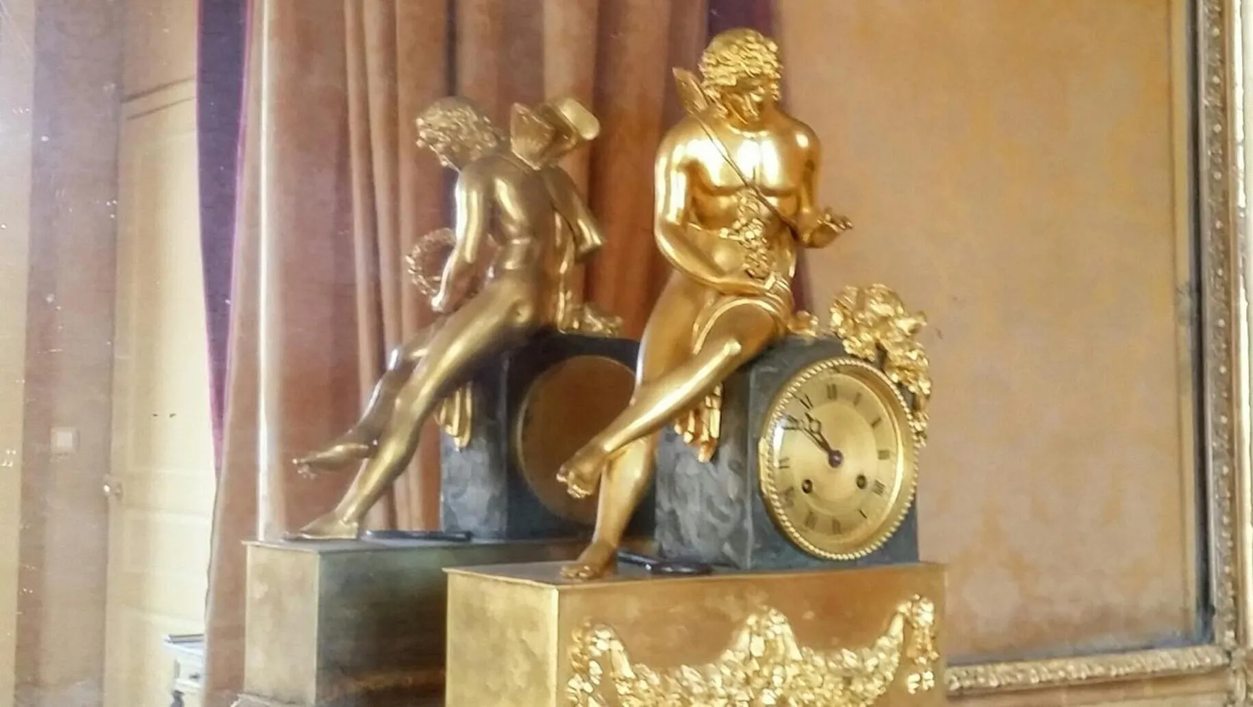 Decorative detail in Château de Chantore