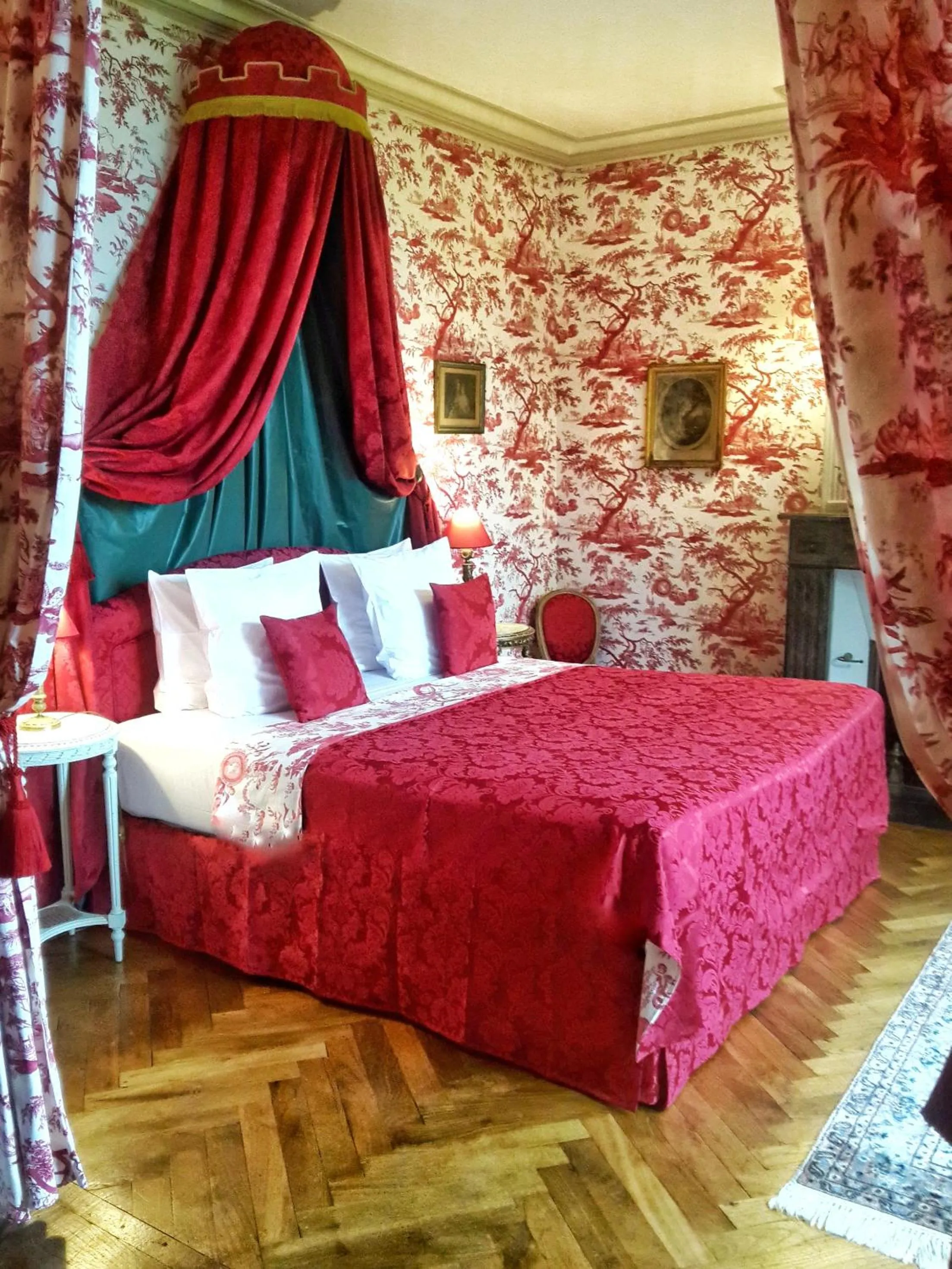 Bed in Château de Chantore