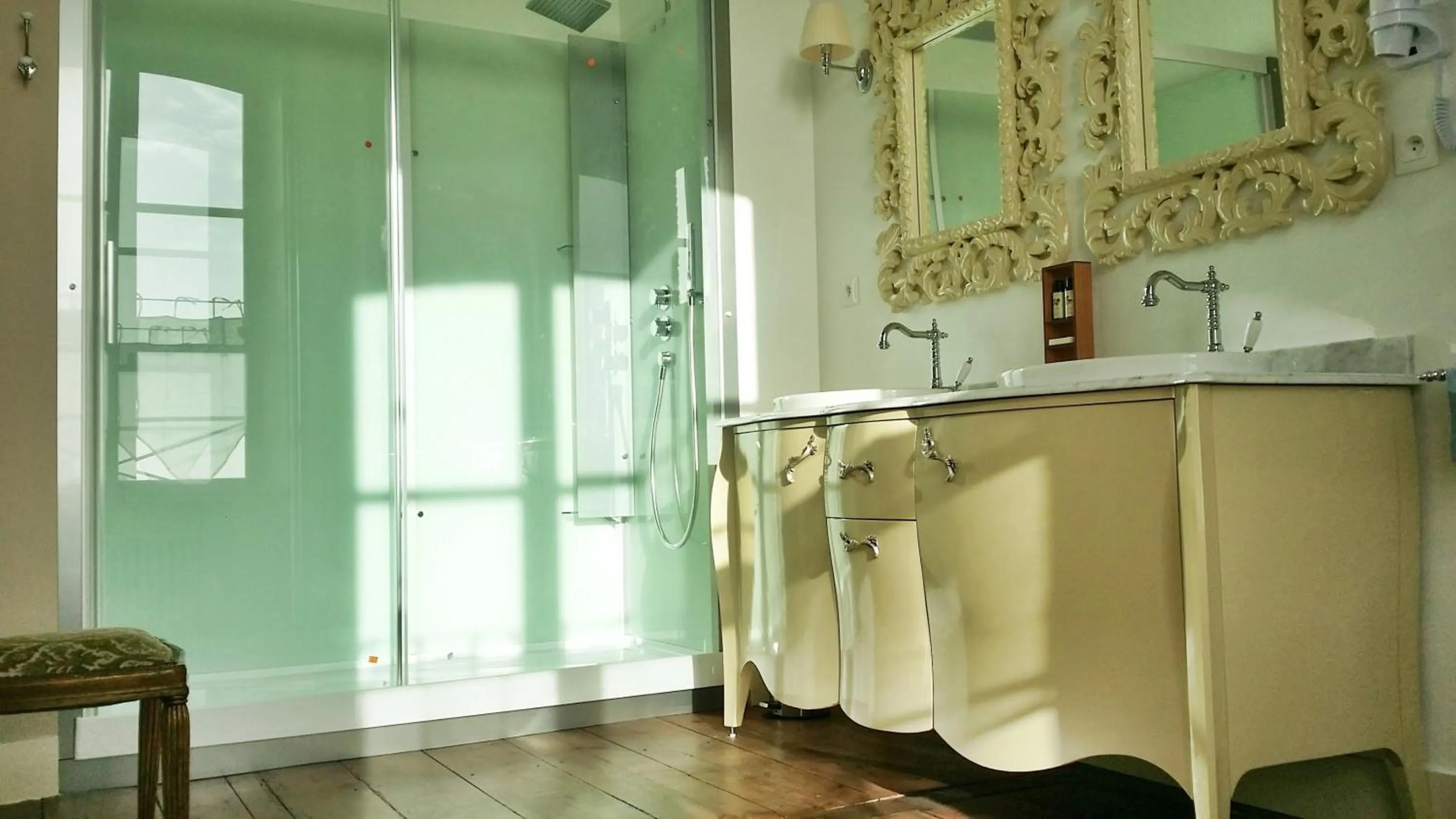 Day in Château de Chantore