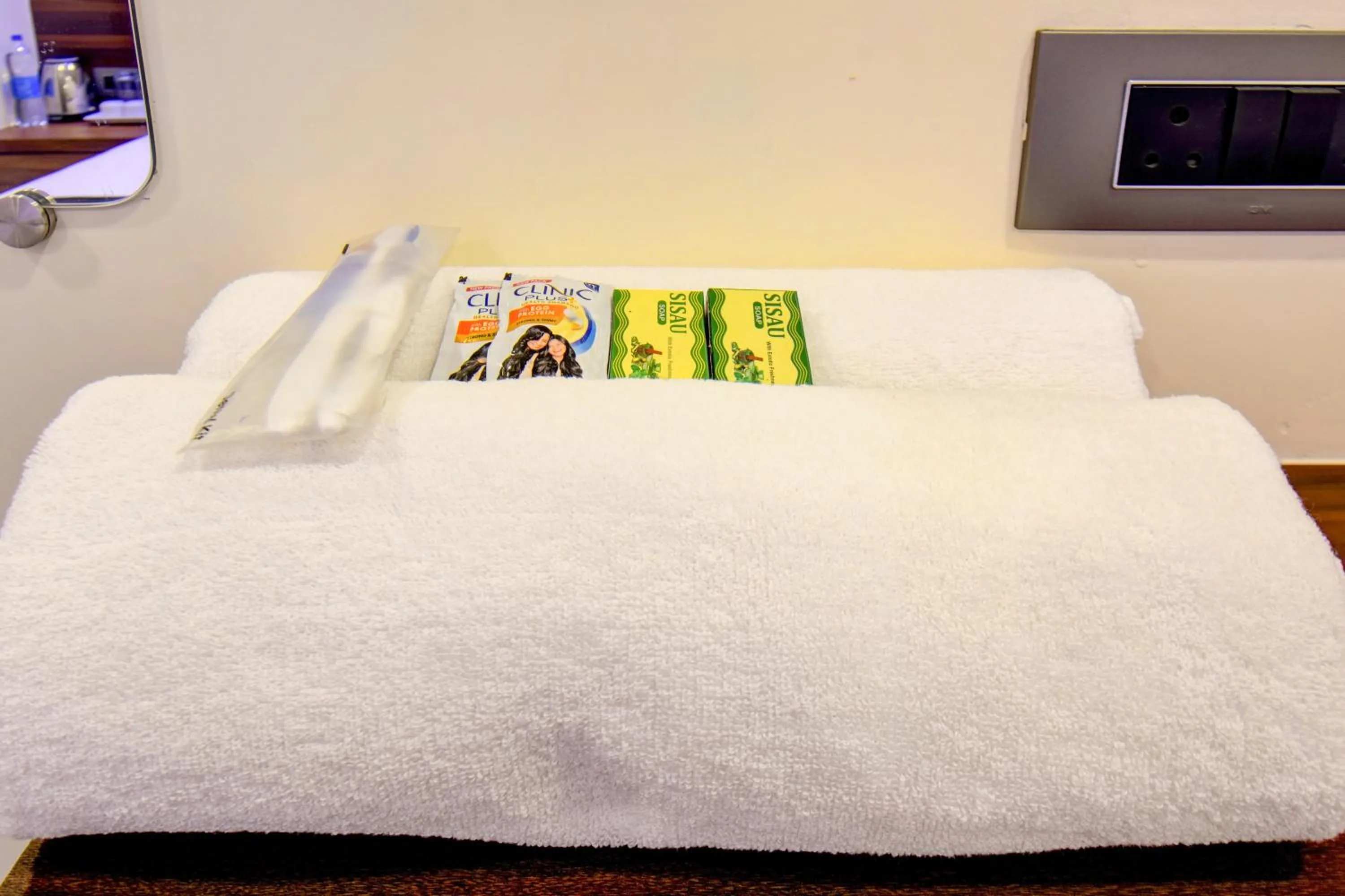 Bathroom, Bed in Hotel Majestic Crest Sakinaka