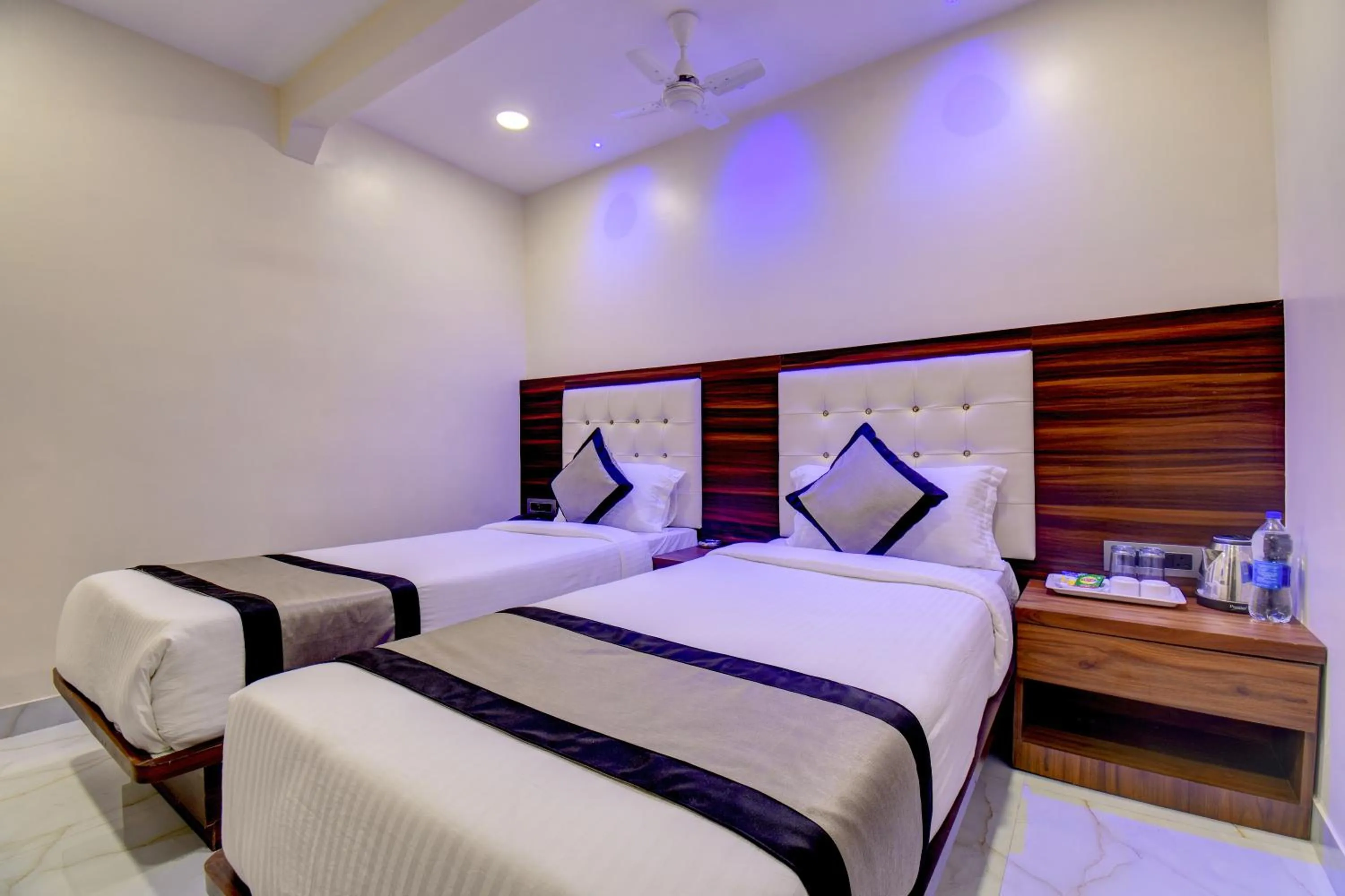 Bed in Hotel Majestic Crest Sakinaka