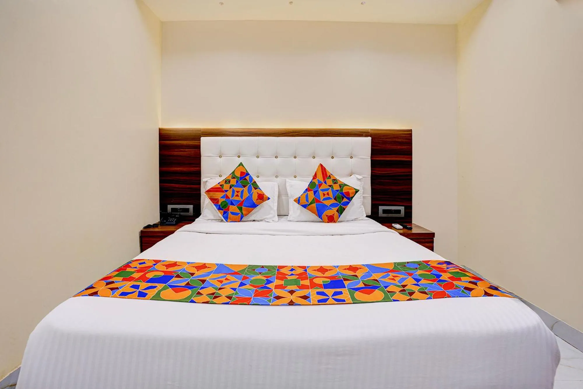 Bedroom, Bed in FabHotel Majestic Crest