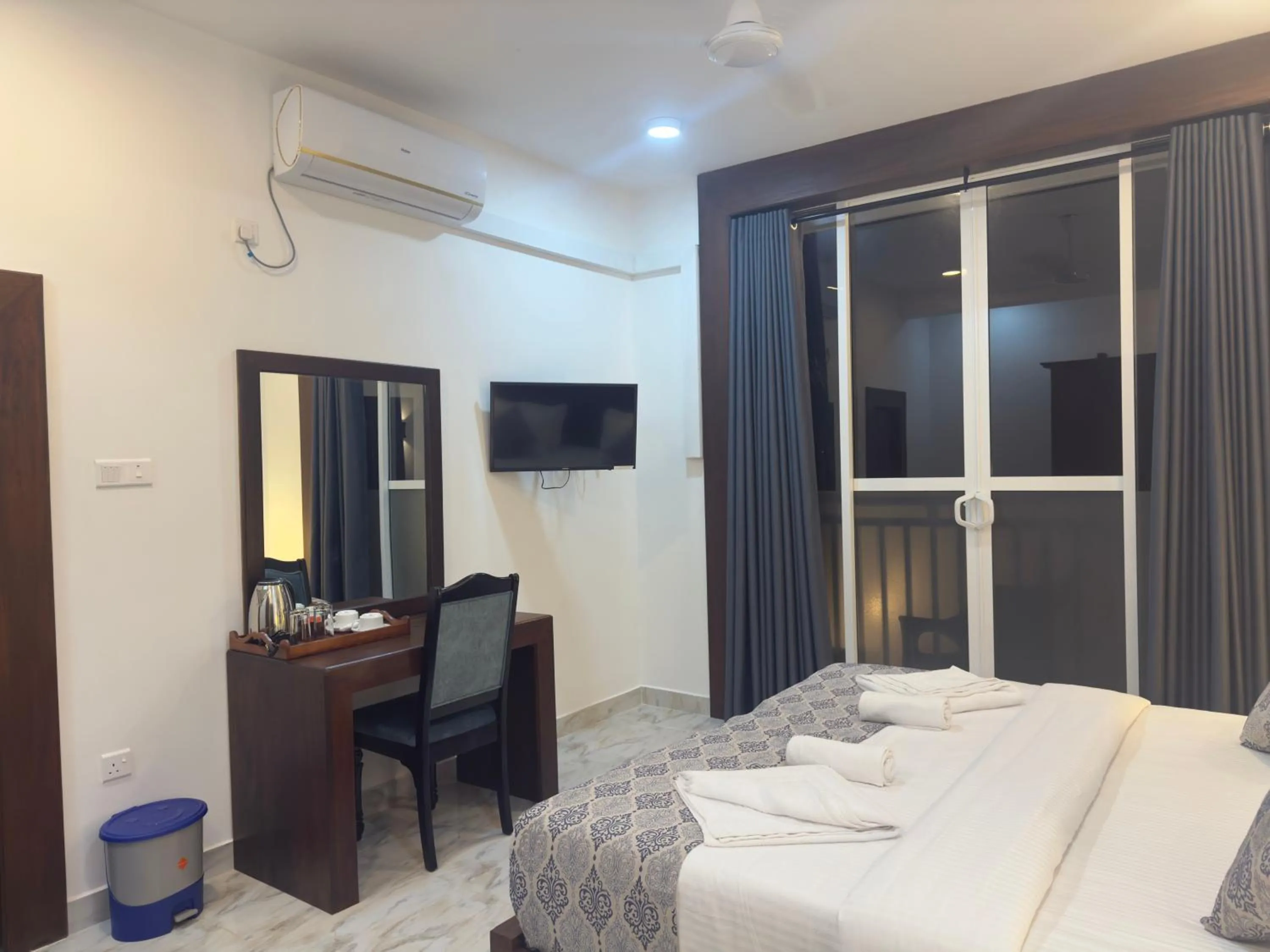 Bedroom, Bed in Aloe Transit Hotel