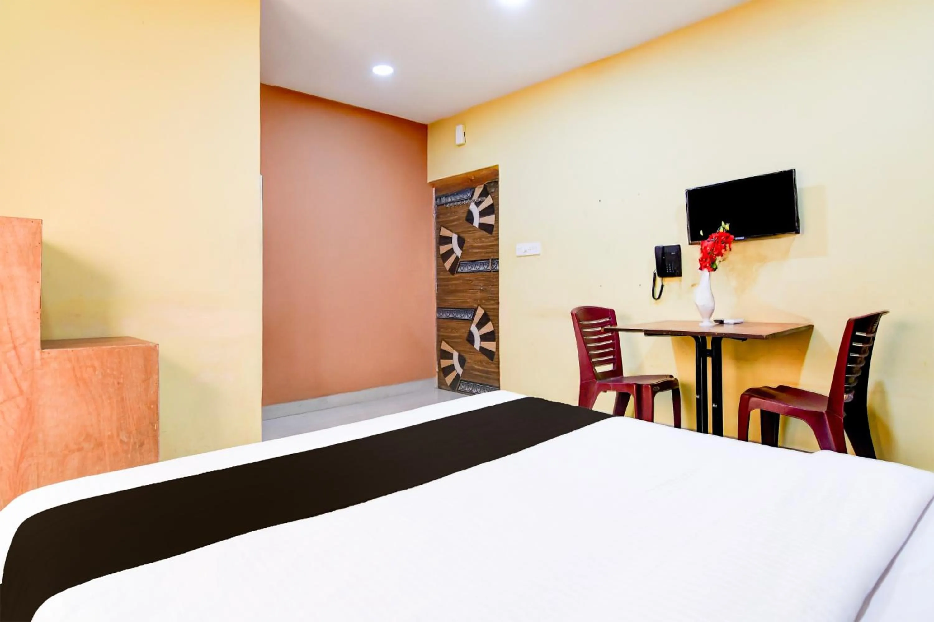 Bedroom, Bed in Hotel O Beleghata Formerly Santoshi Banquet And Marriage Hall