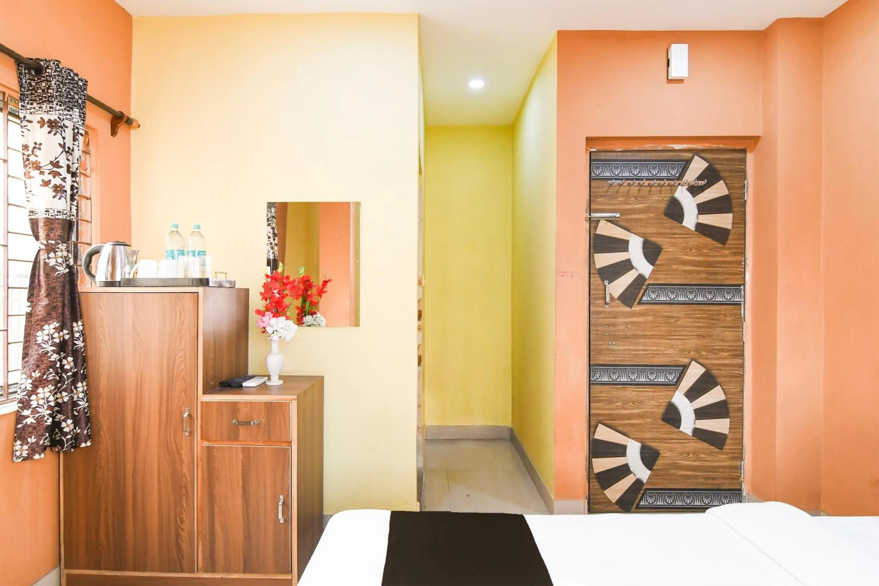 Bedroom, Bed in Hotel O Beleghata Formerly Santoshi Banquet And Marriage Hall