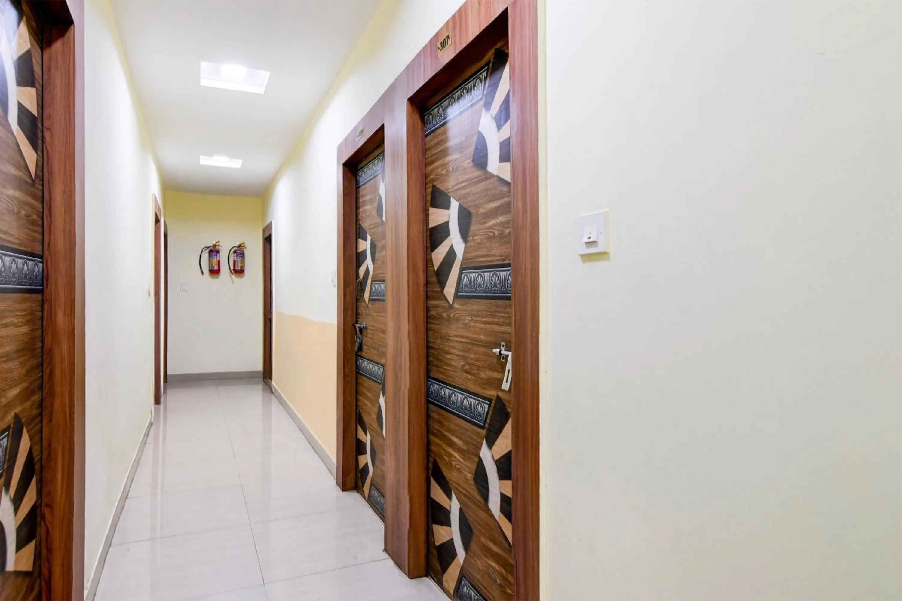 Lobby or reception in Hotel O Beleghata Formerly Santoshi Banquet And Marriage Hall
