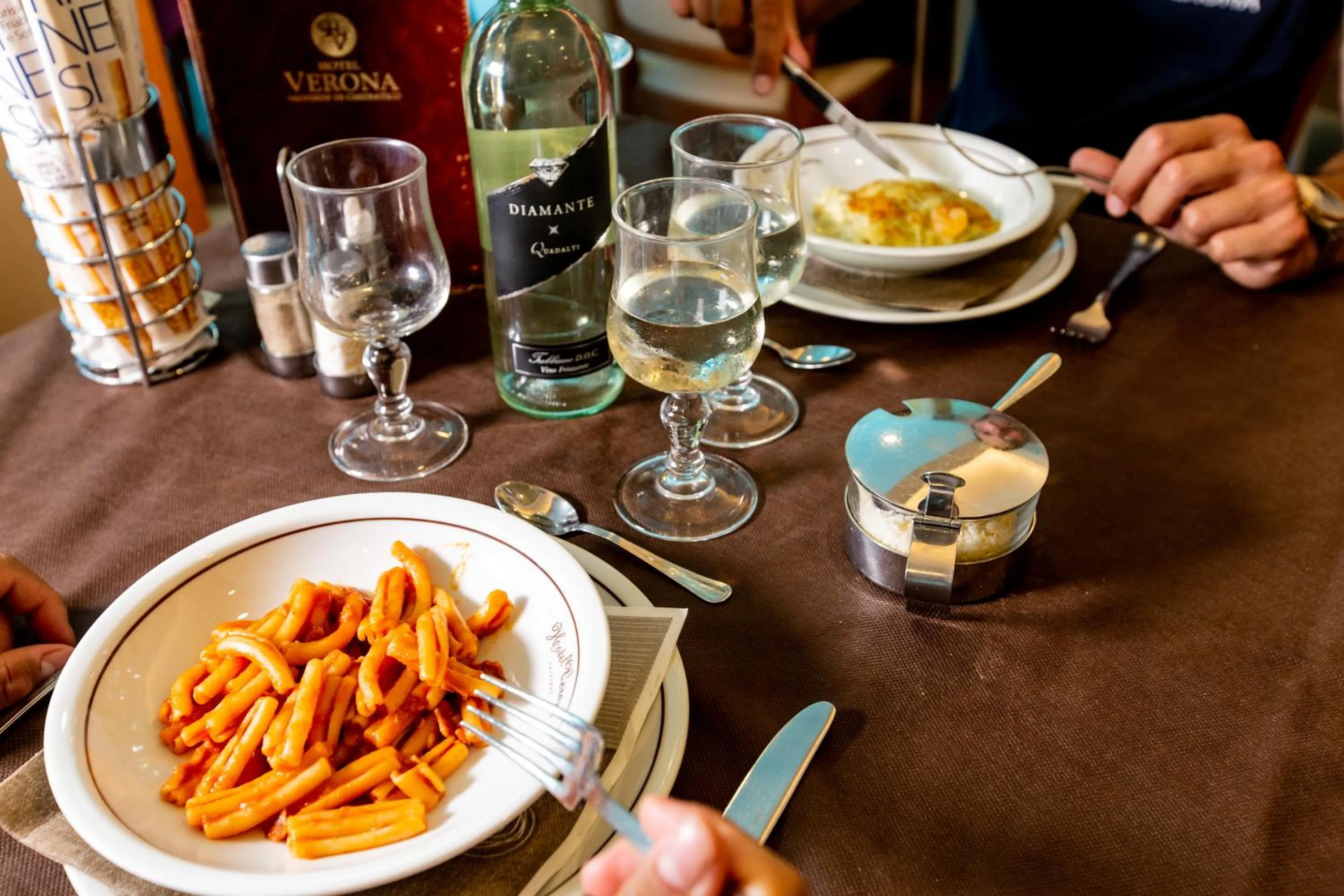 Restaurant/places to eat in Hotel Verona