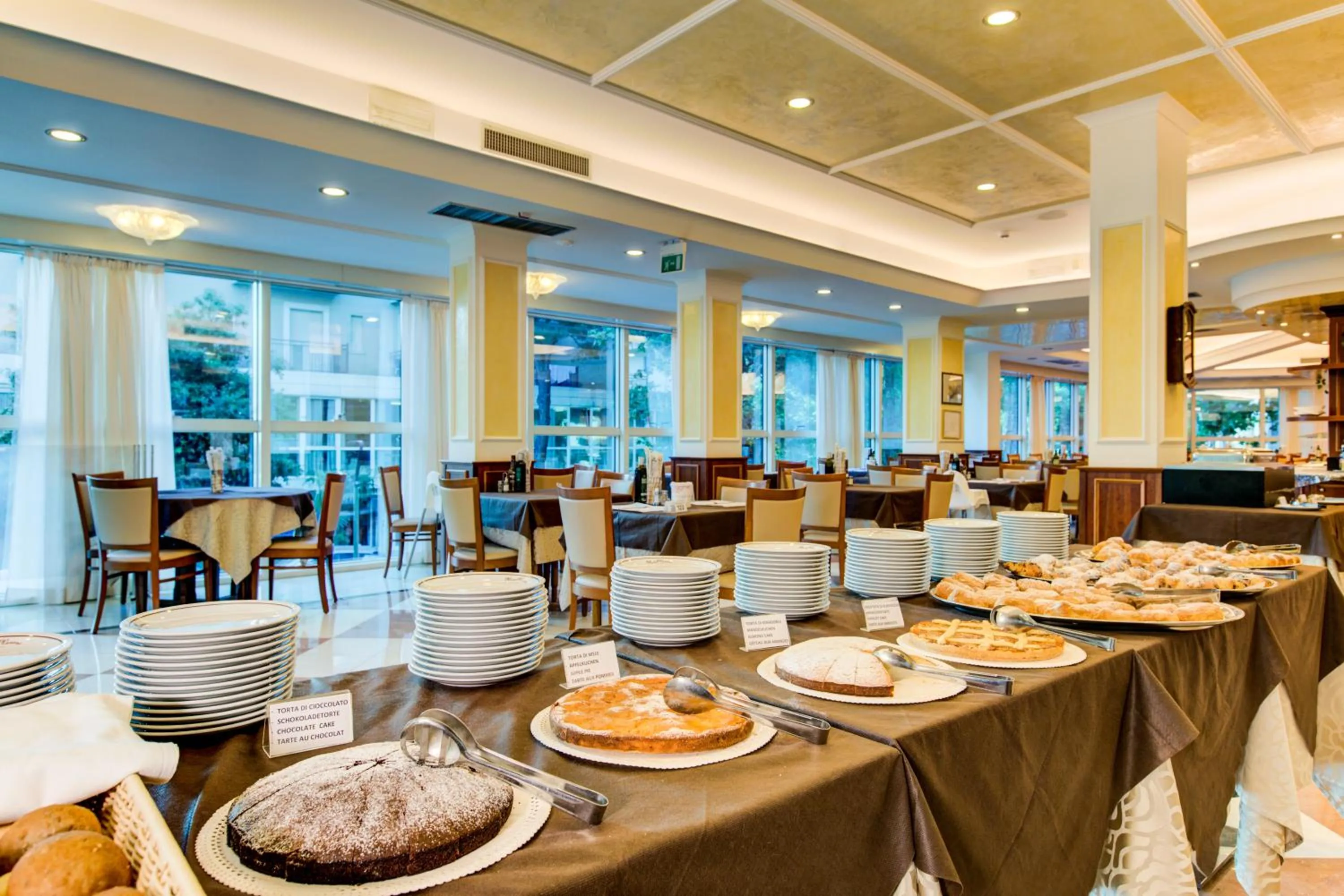 Restaurant/places to eat in Hotel Verona