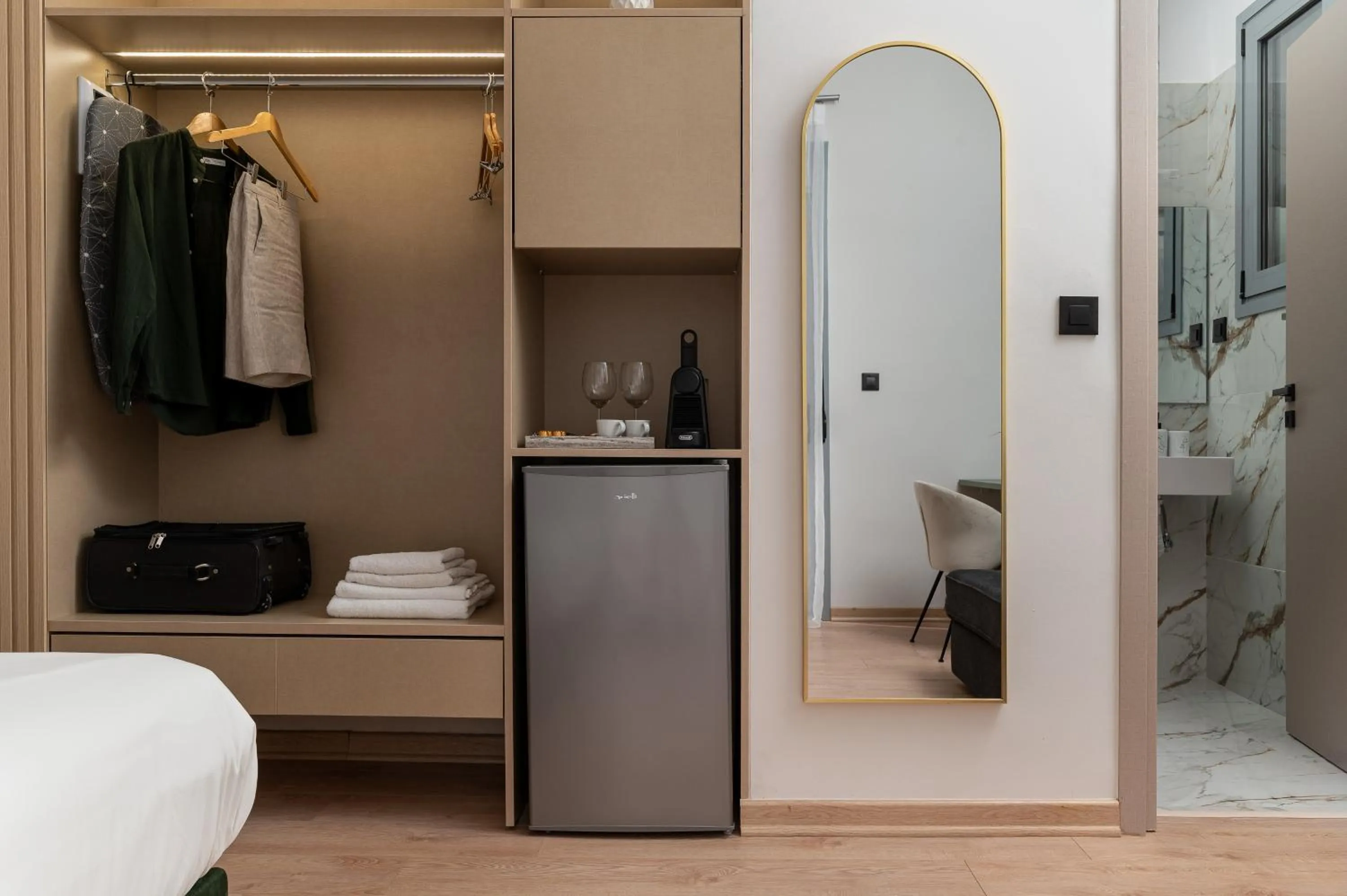 Coffee/tea facilities in Phalerus Suites