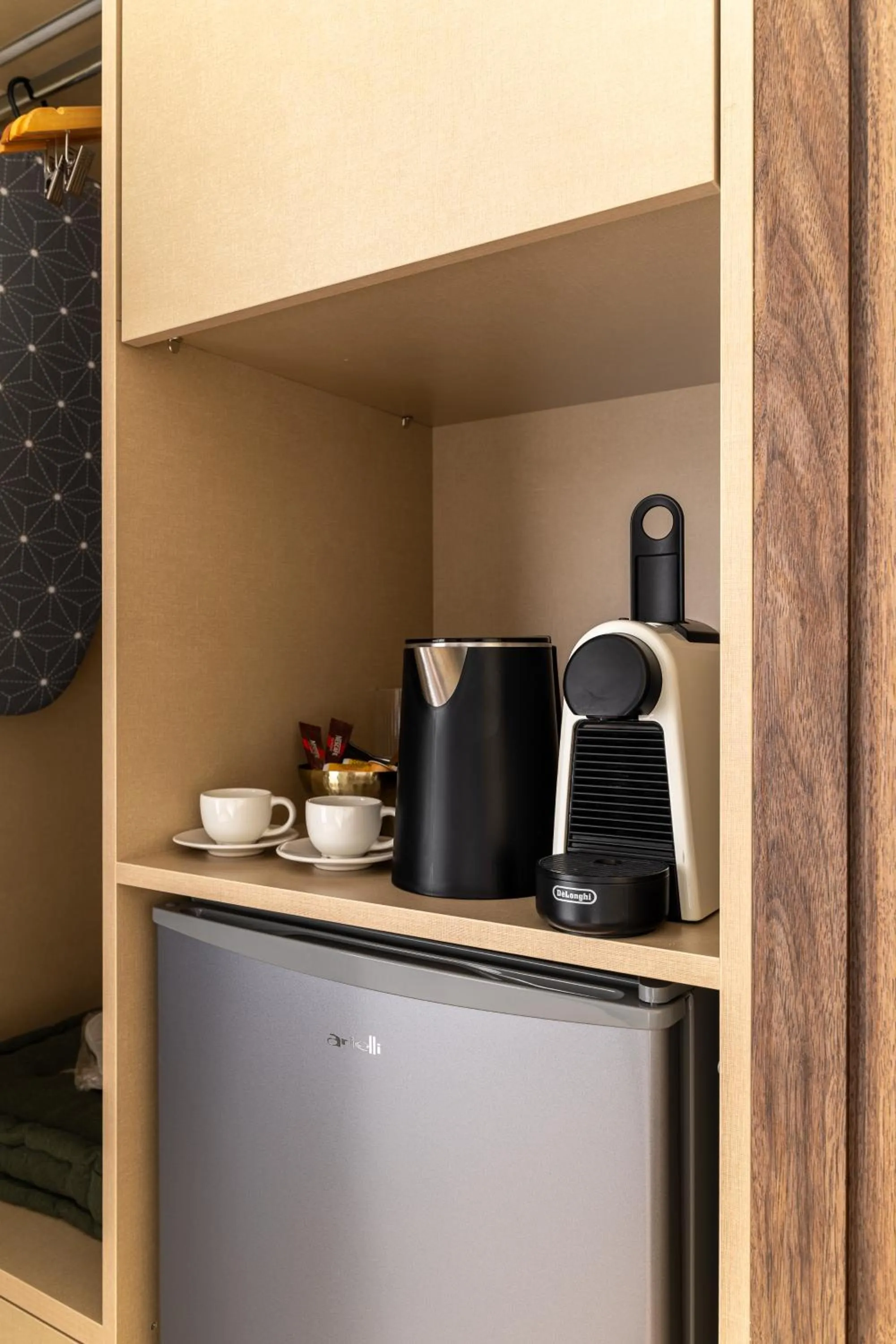 Coffee/tea facilities in Phalerus Suites