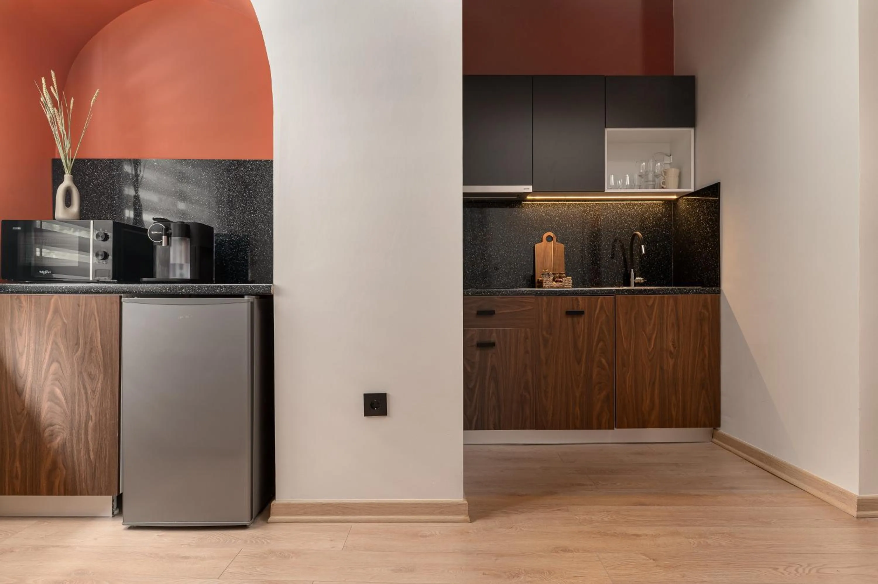 Coffee/tea facilities in Phalerus Suites