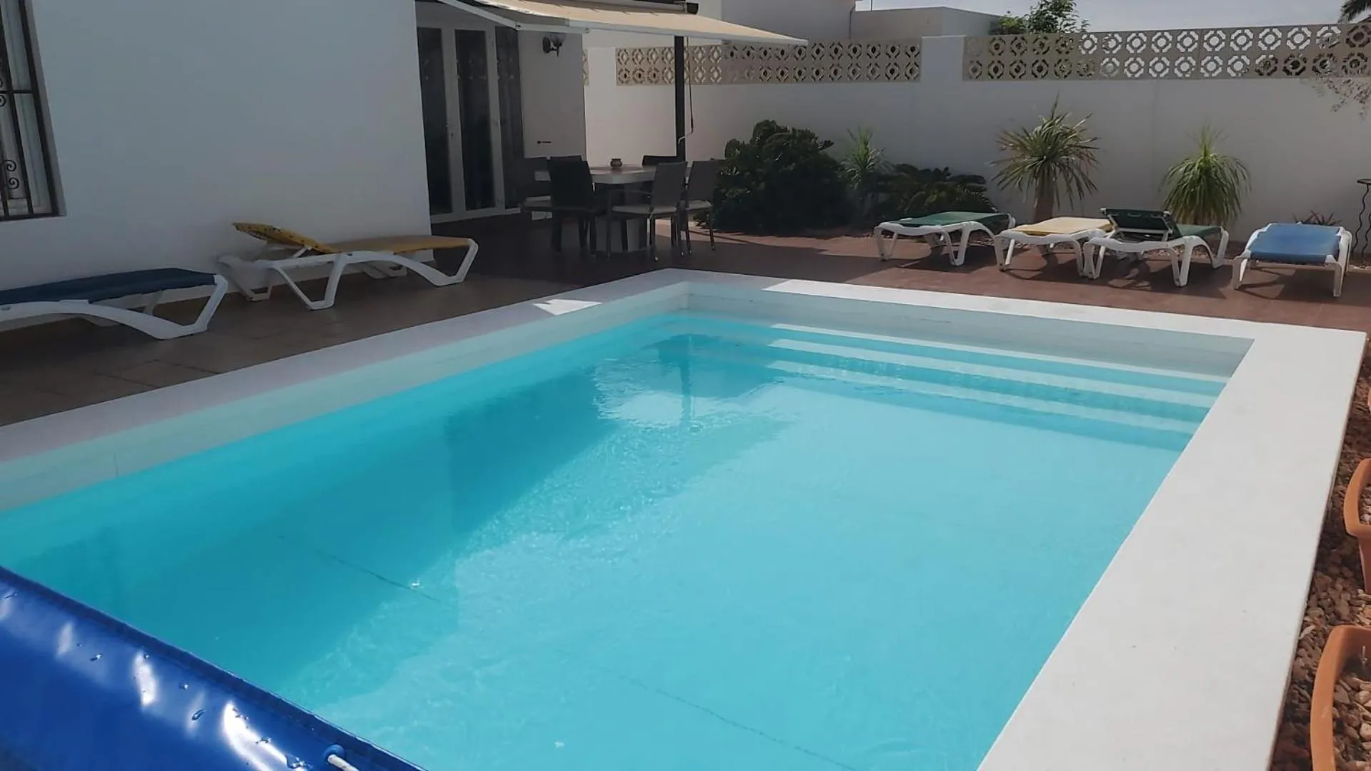 Swimming pool in Villa Acoran