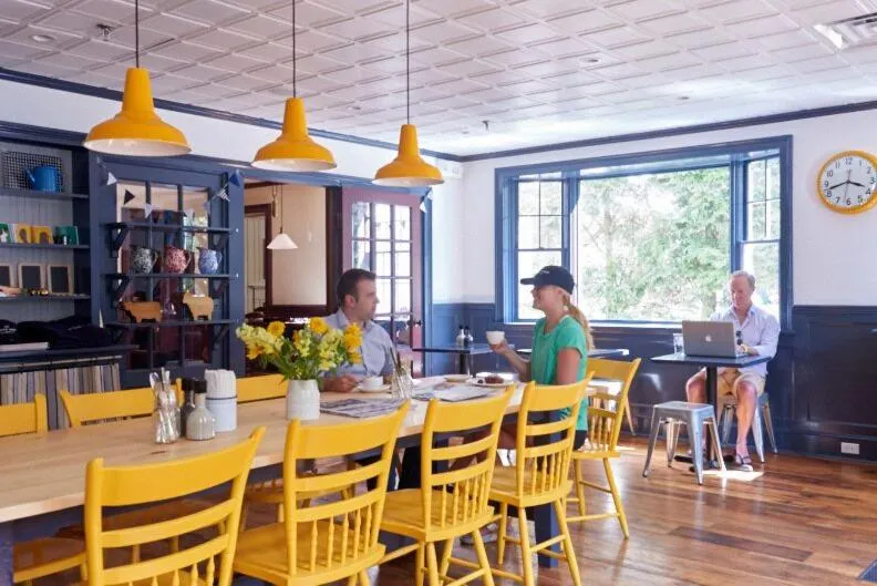 Restaurant/places to eat in The White Hart