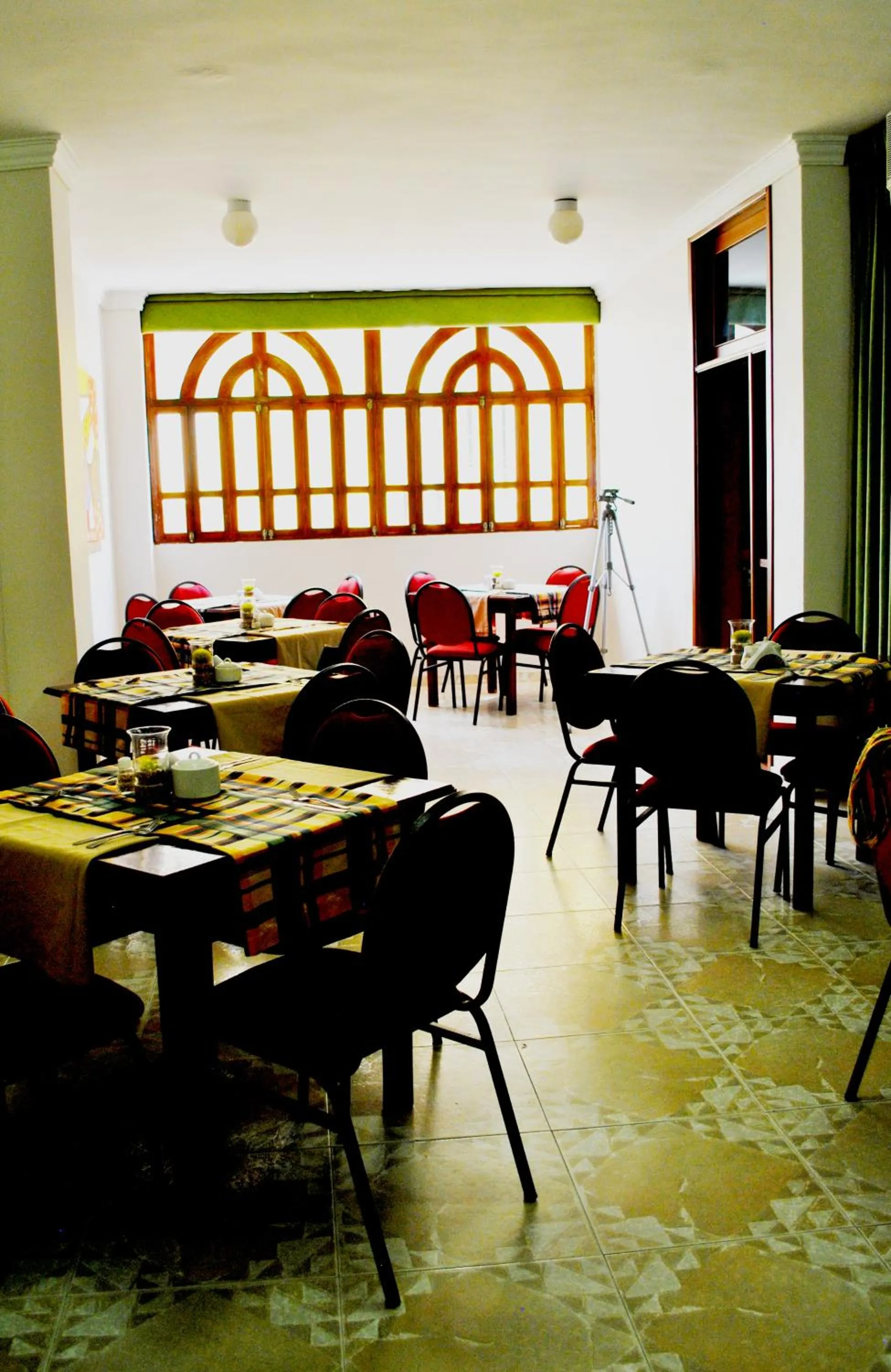 Restaurant/places to eat in Hotel Majayura Sol