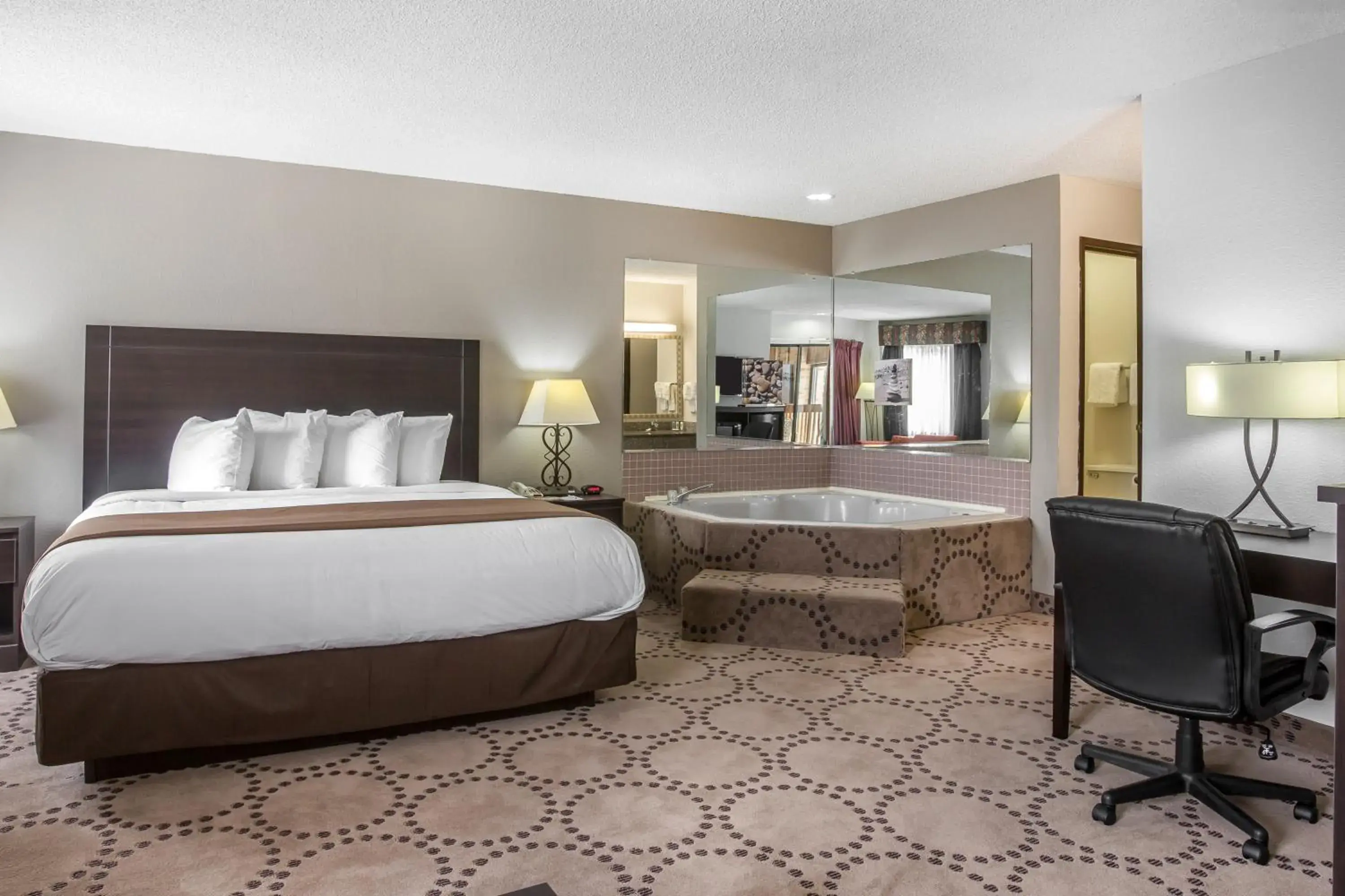 Superior King Suite - Non Smoking in Quality Inn Stockbridge Atlanta South Superior King Suite - Non Smoking in Quality Inn Stockbridge Atlanta South