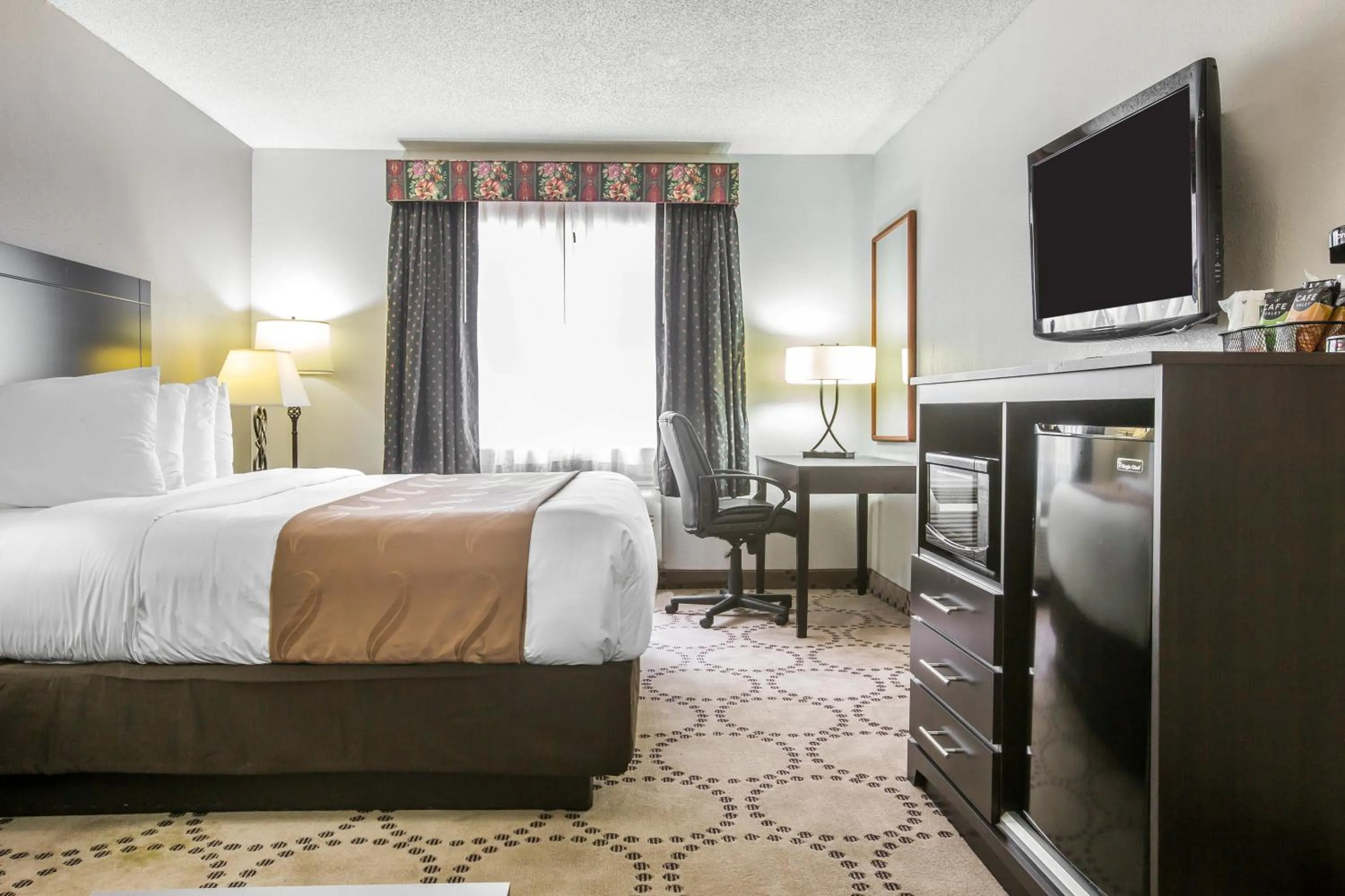 TV and multimedia, Bed in Quality Inn Stockbridge Atlanta South