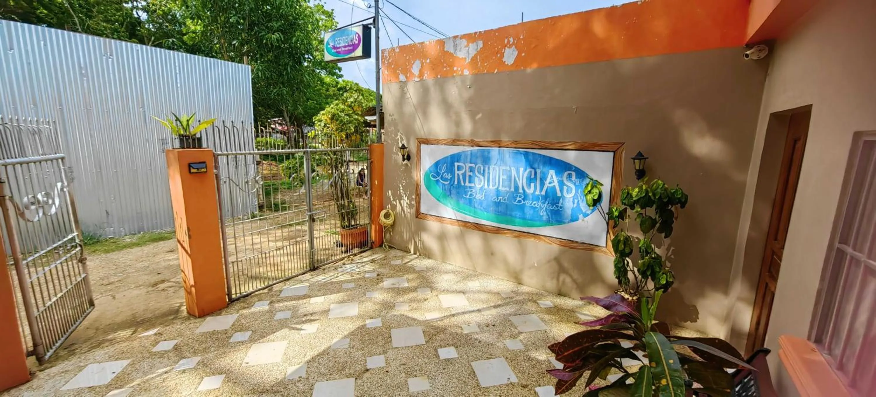 Facade/entrance in Las Residencias Bed and Breakfast