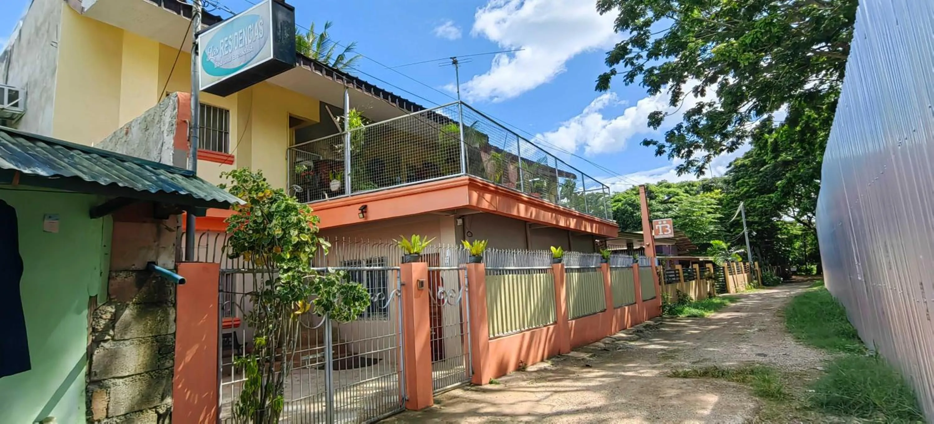 Facade/entrance in Las Residencias Bed and Breakfast