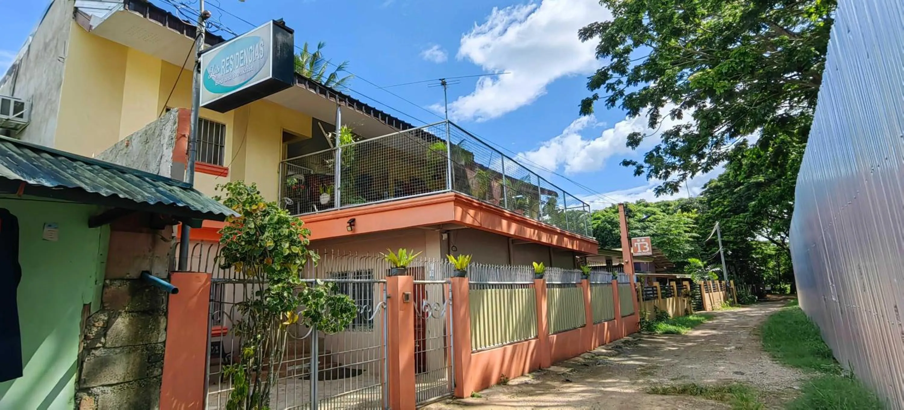 Facade/entrance in Las Residencias Bed and Breakfast