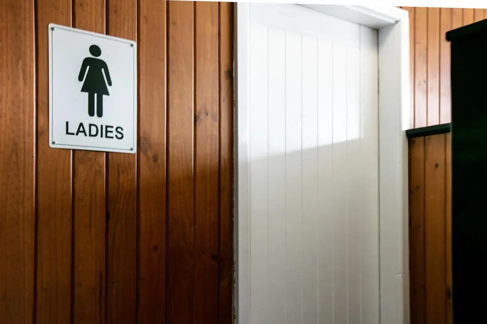 Budget Twin Room with Shared Bathroom in Kookaburra Lodge Budget Twin Room with Shared Bathroom in Kookaburra Lodge