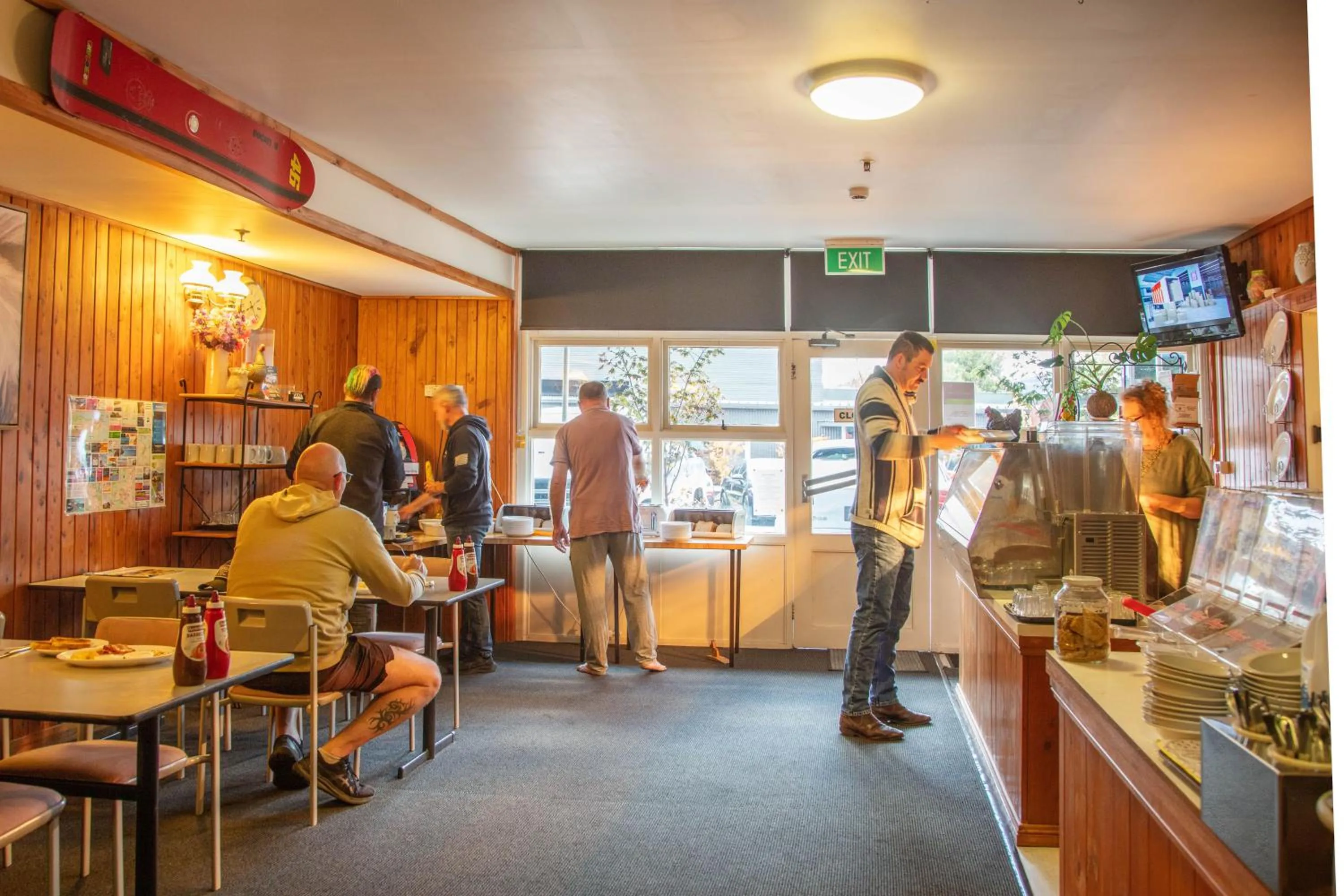 Communal lounge/ TV room in Kookaburra Lodge