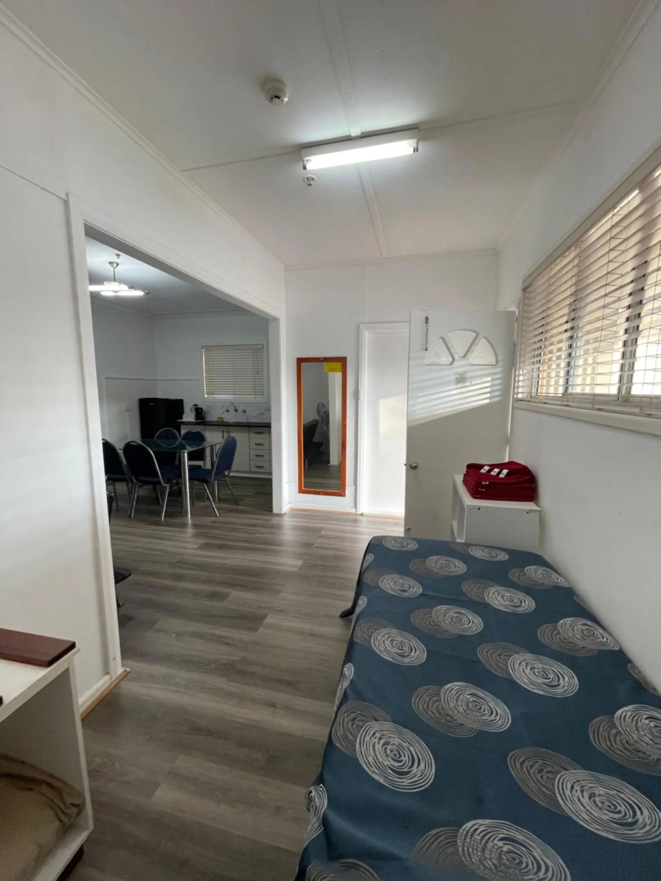 Bed in Tamworth Lodge Motel