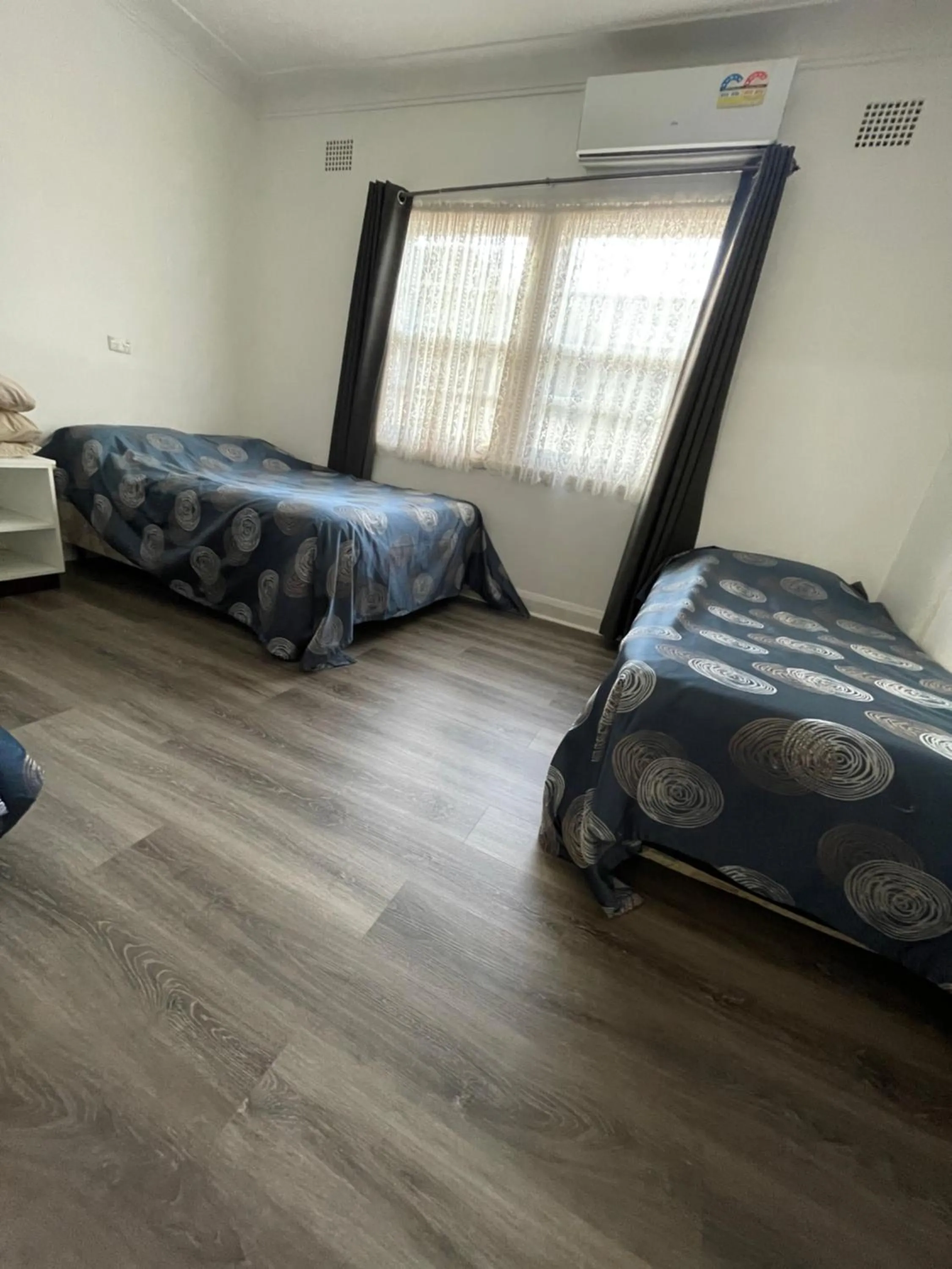 Bed in Tamworth Lodge Motel