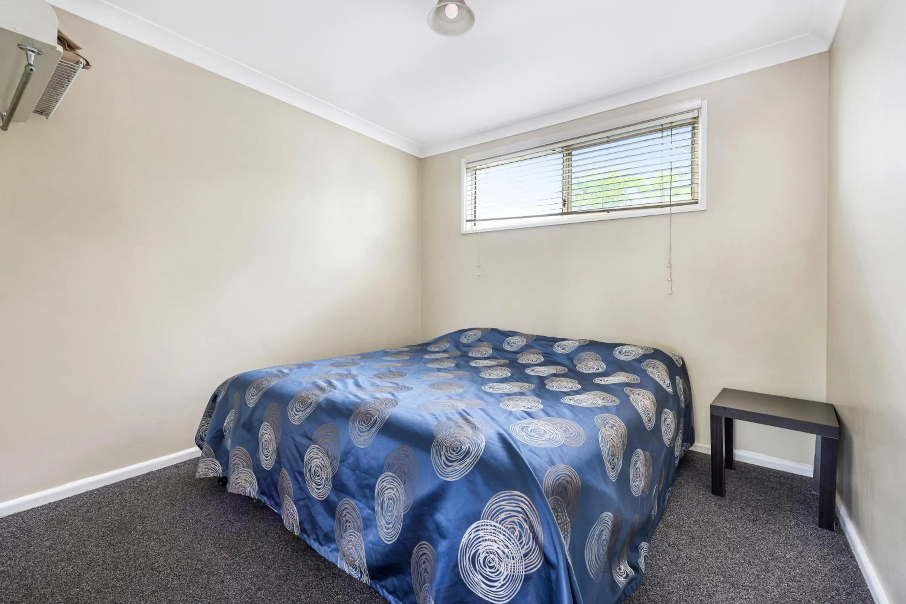 Bed in Tamworth Lodge Motel