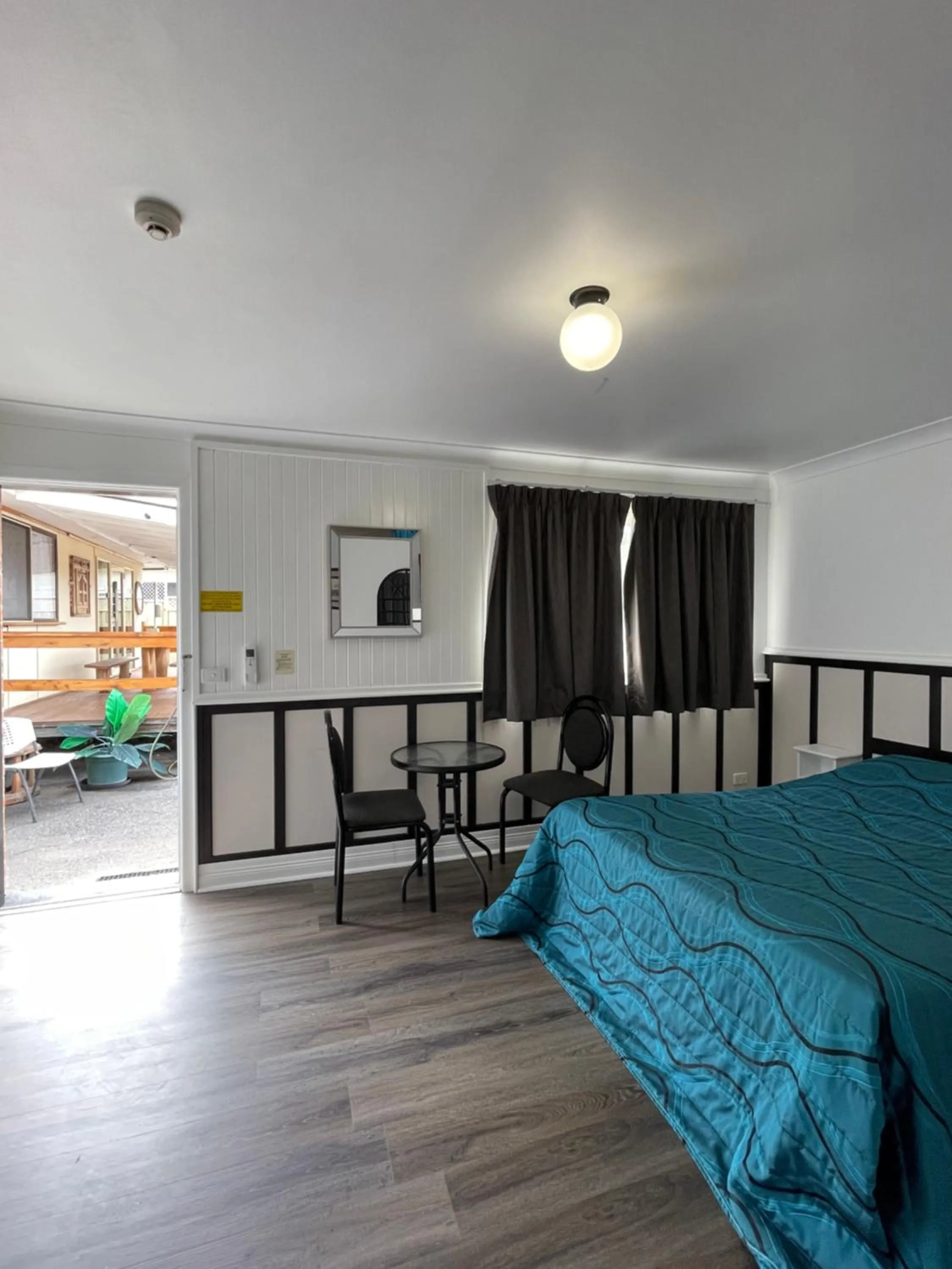 Bed in Tamworth Lodge Motel