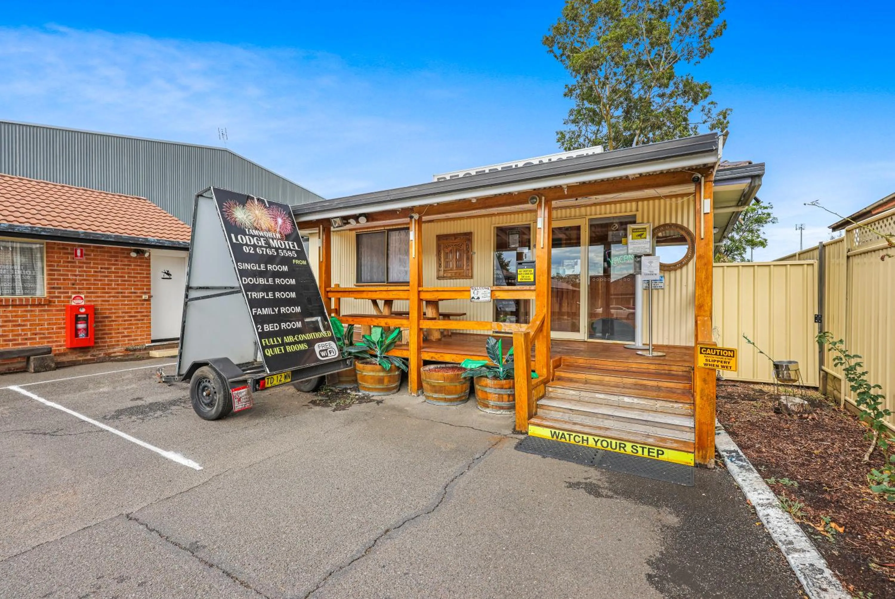 Property building in Tamworth Lodge Motel