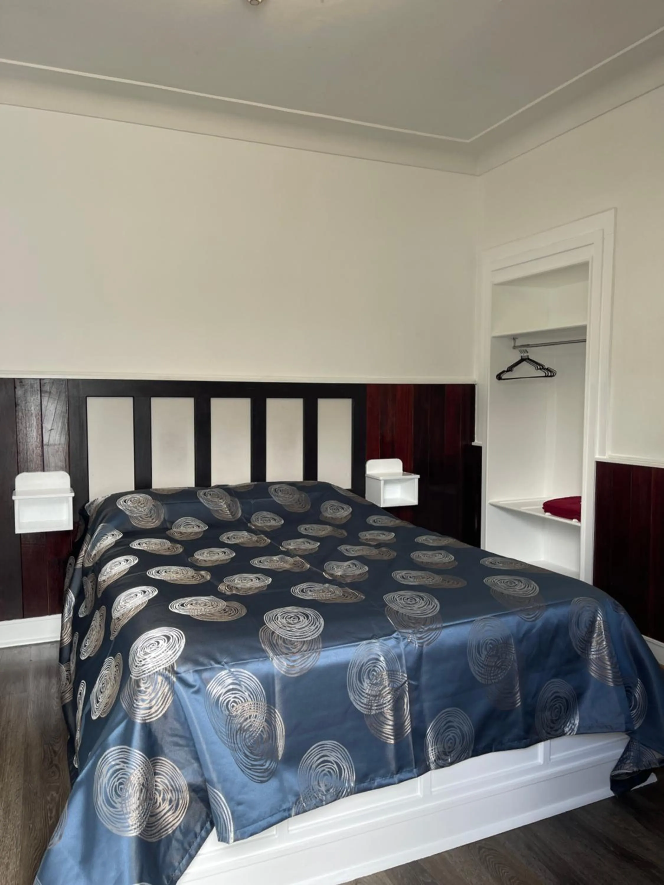 Bed in Tamworth Lodge Motel