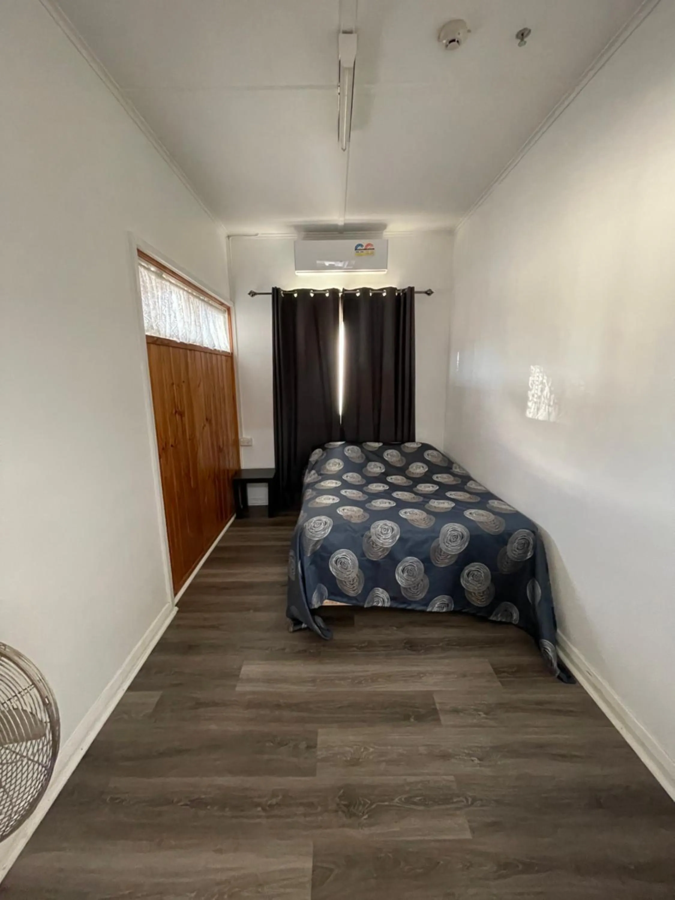 Bed in Tamworth Lodge Motel