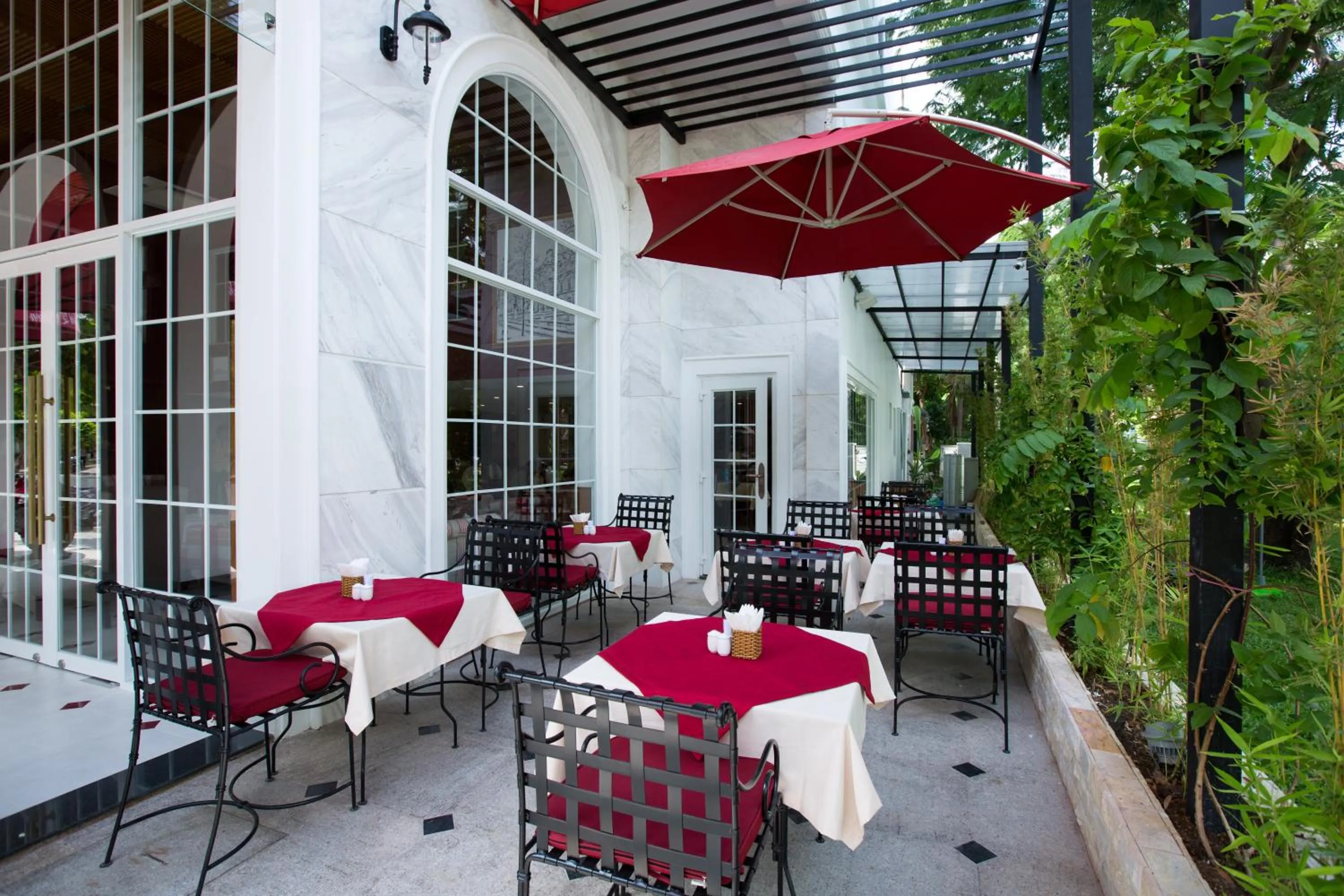 Restaurant/places to eat in Hotel L'Odéon Phu My Hung