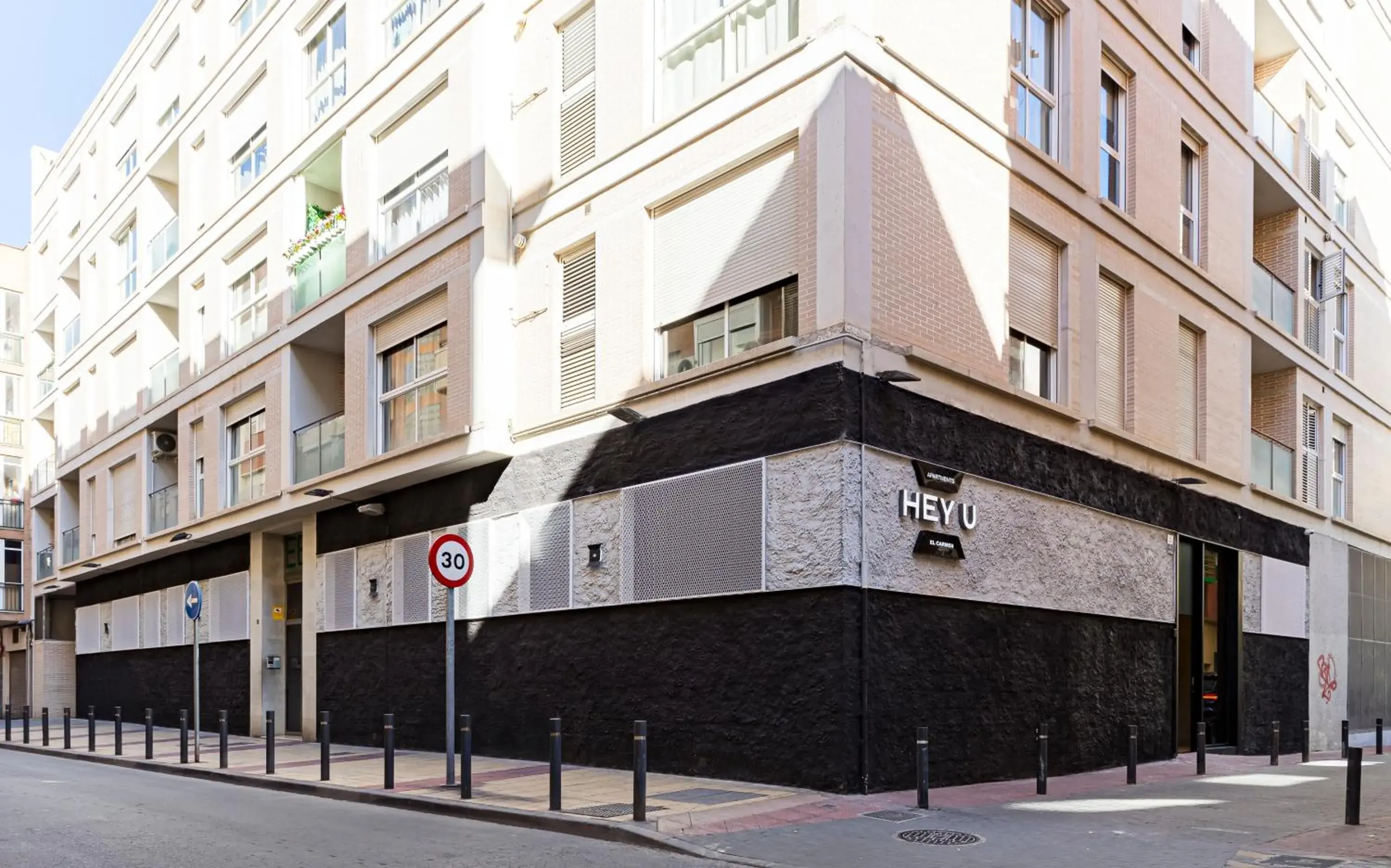 Property building in Apartamentos HEY U Property building in Apartamentos HEY U