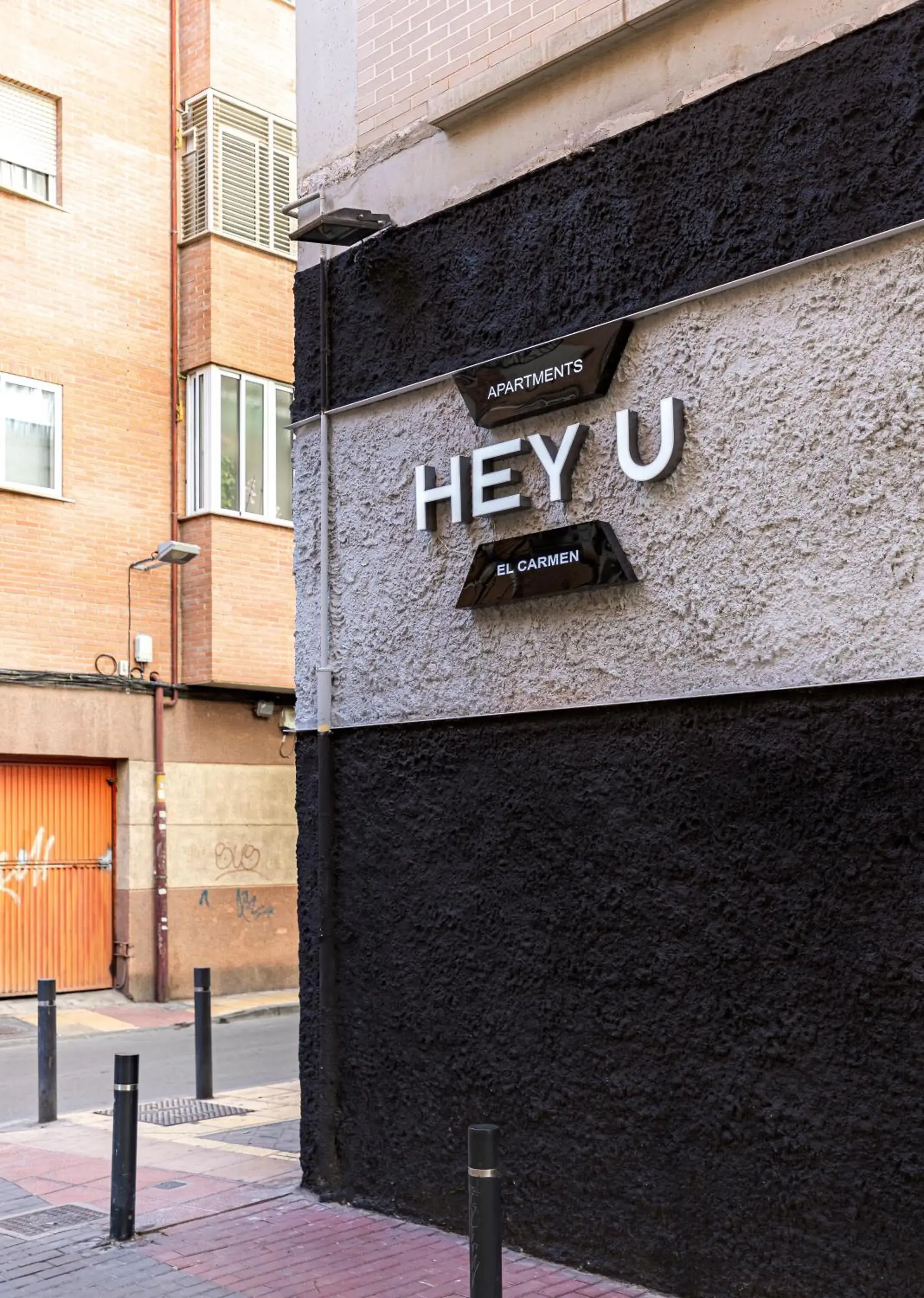 Property building in Apartamentos HEY U Property building in Apartamentos HEY U