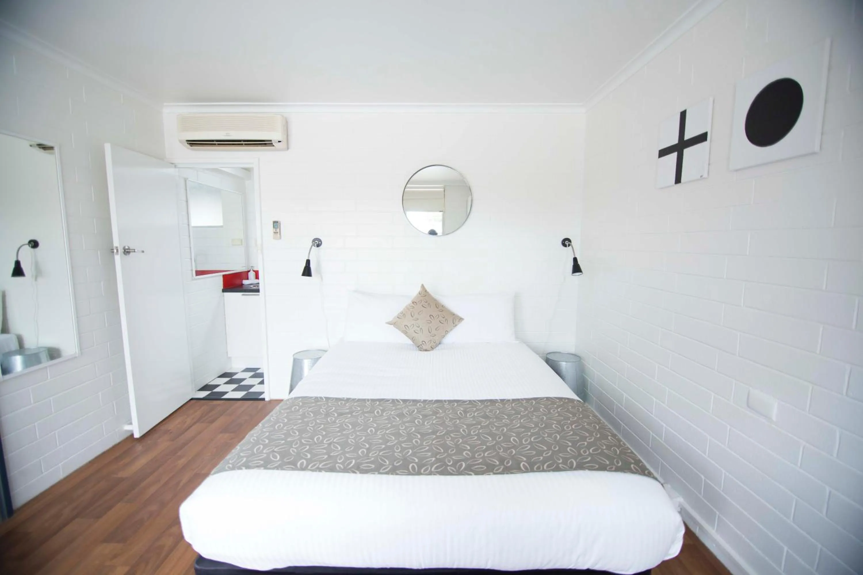 Bed in Siesta Central Apartments