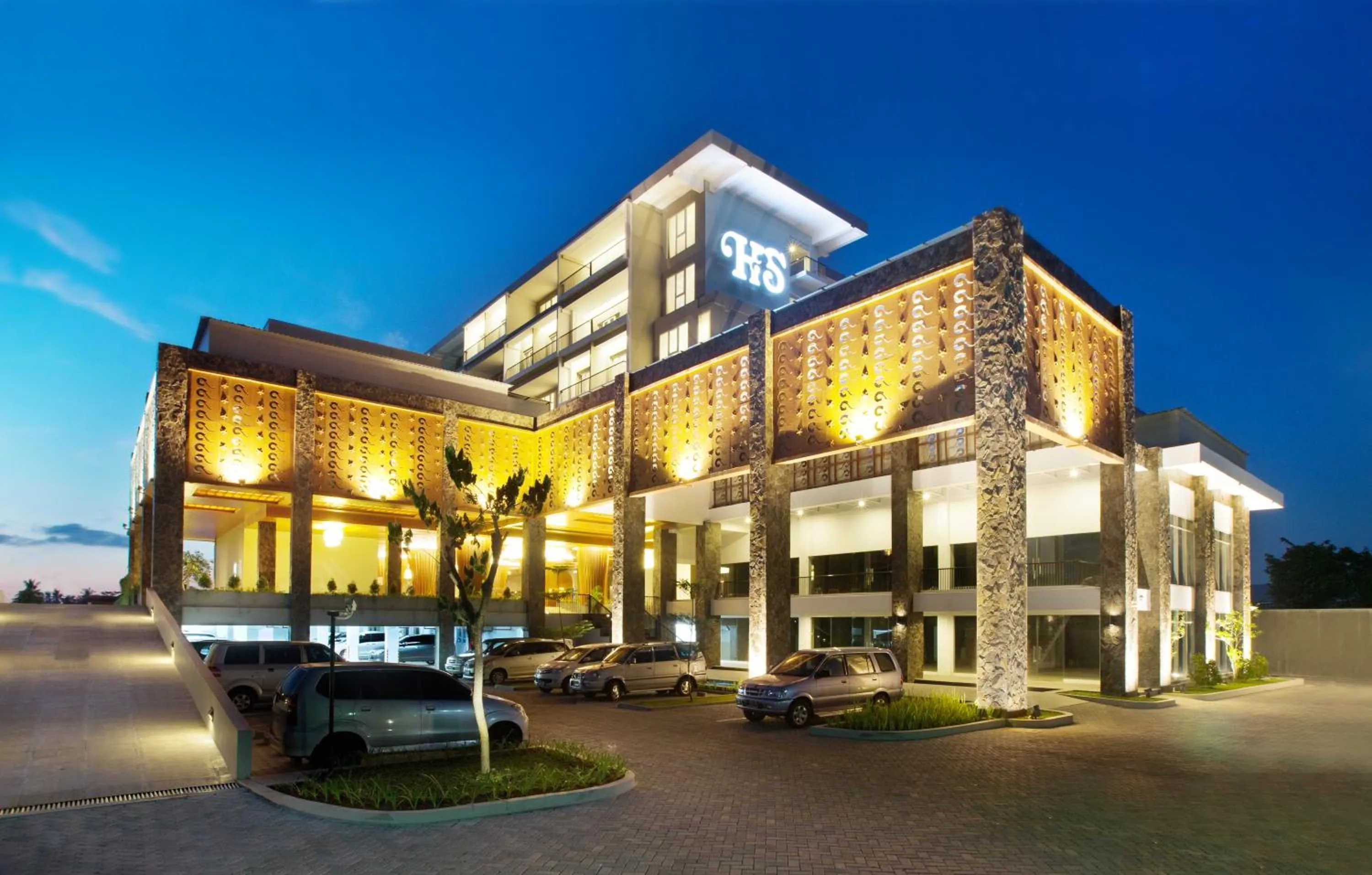 Facade/entrance in Hotel Santika Banyuwangi