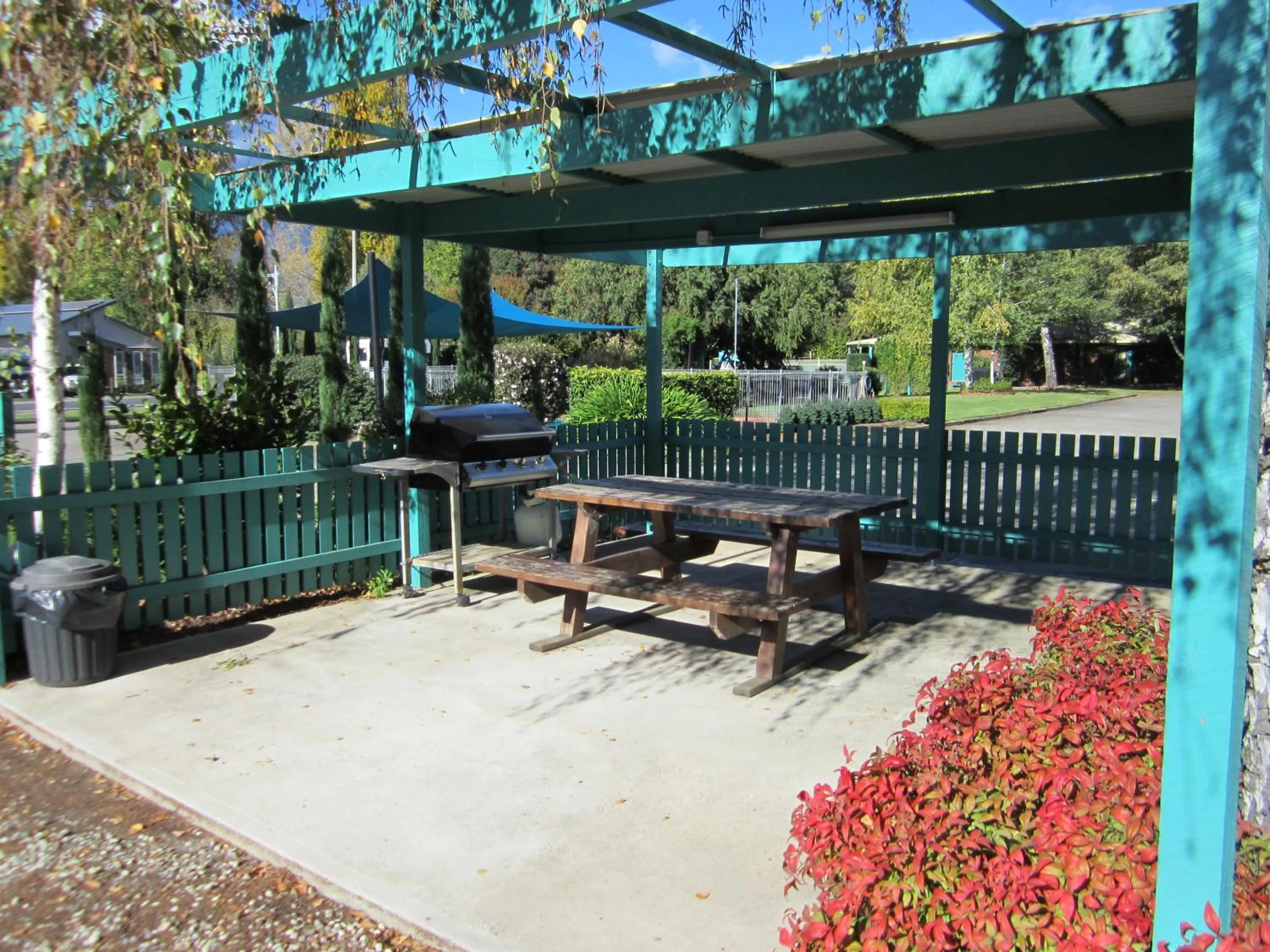 BBQ facilities in Snowgum Motel
