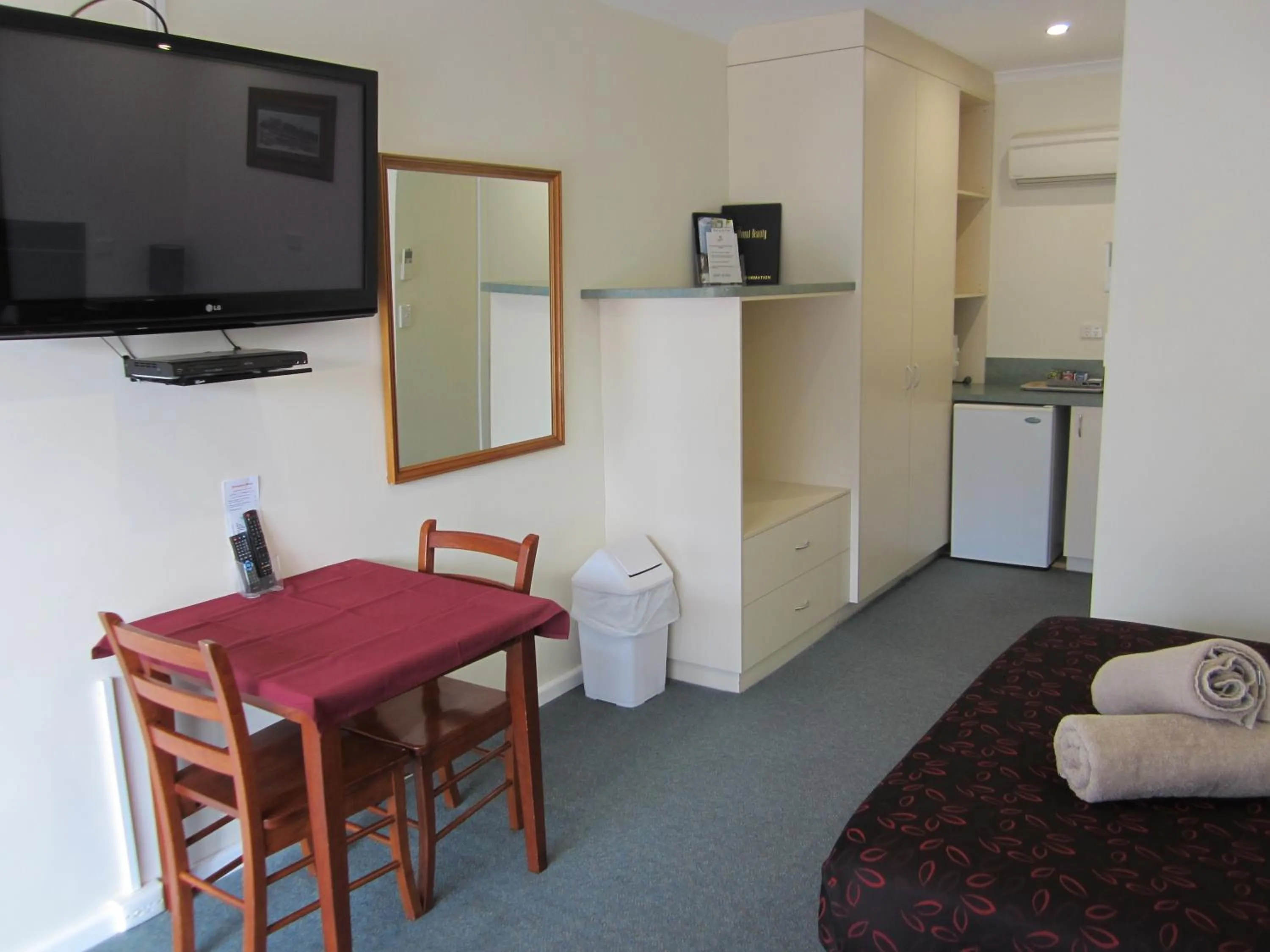 TV and multimedia in Snowgum Motel