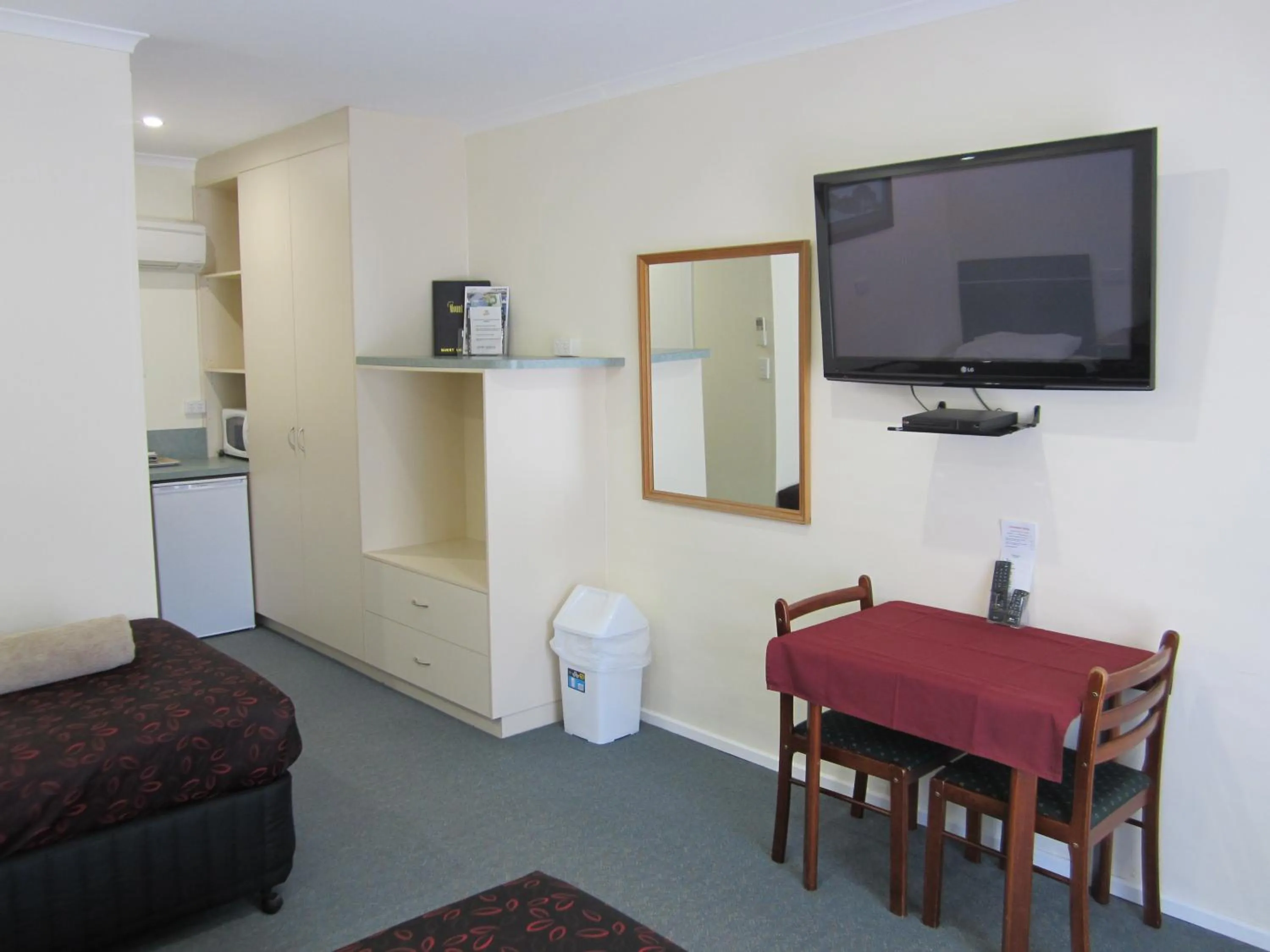 TV and multimedia in Snowgum Motel