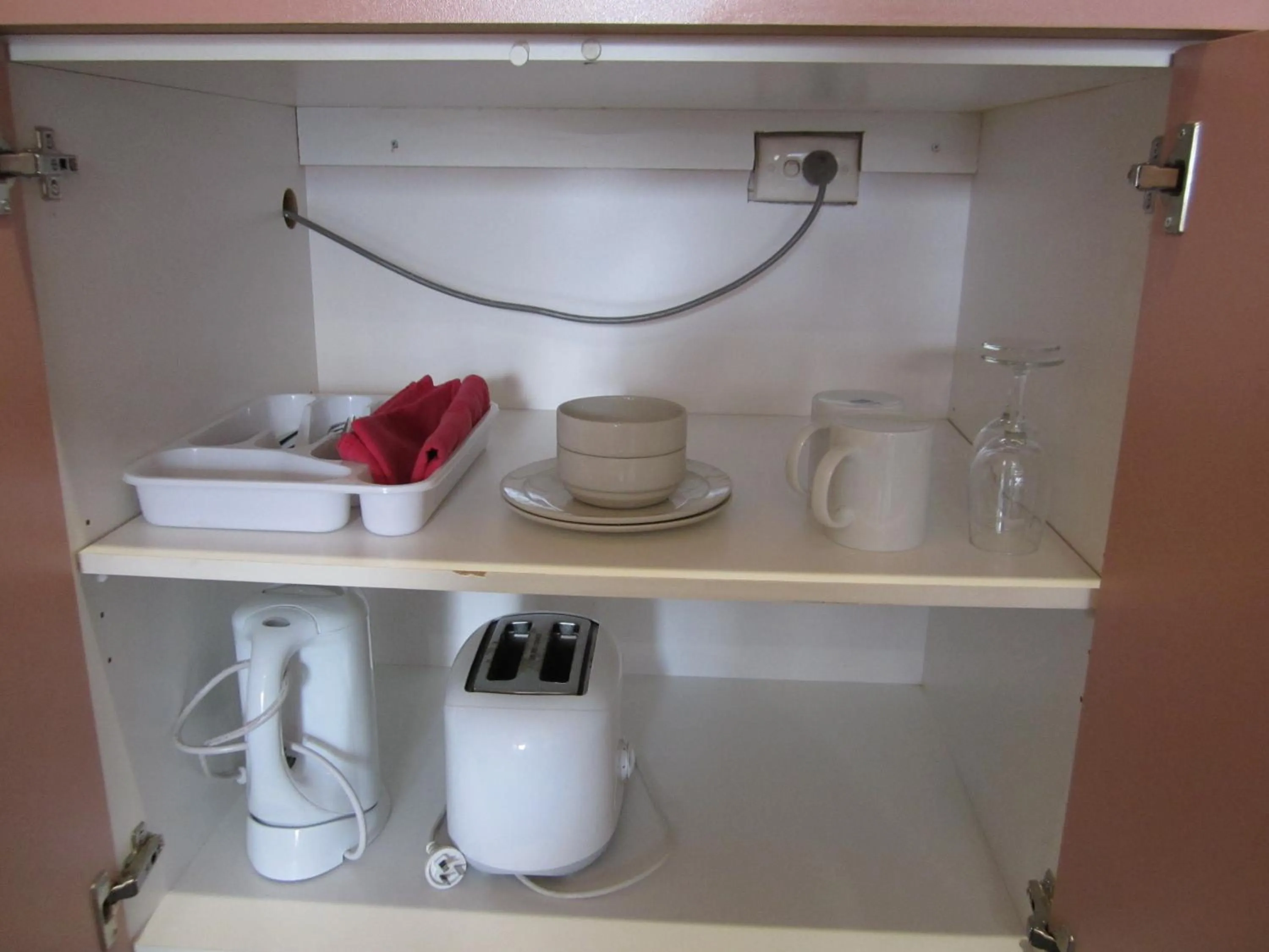 Coffee/tea facilities in Snowgum Motel