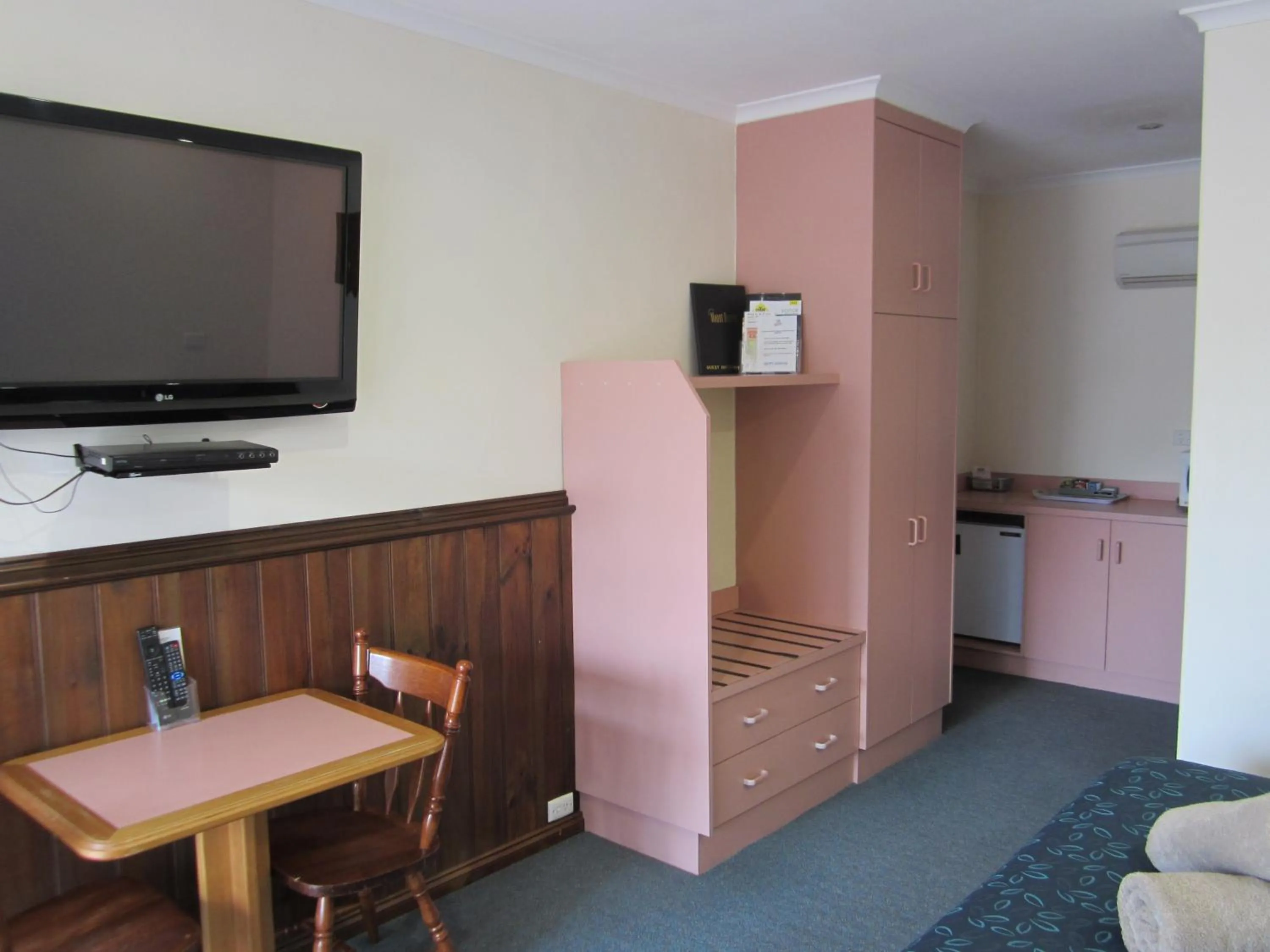 TV and multimedia in Snowgum Motel